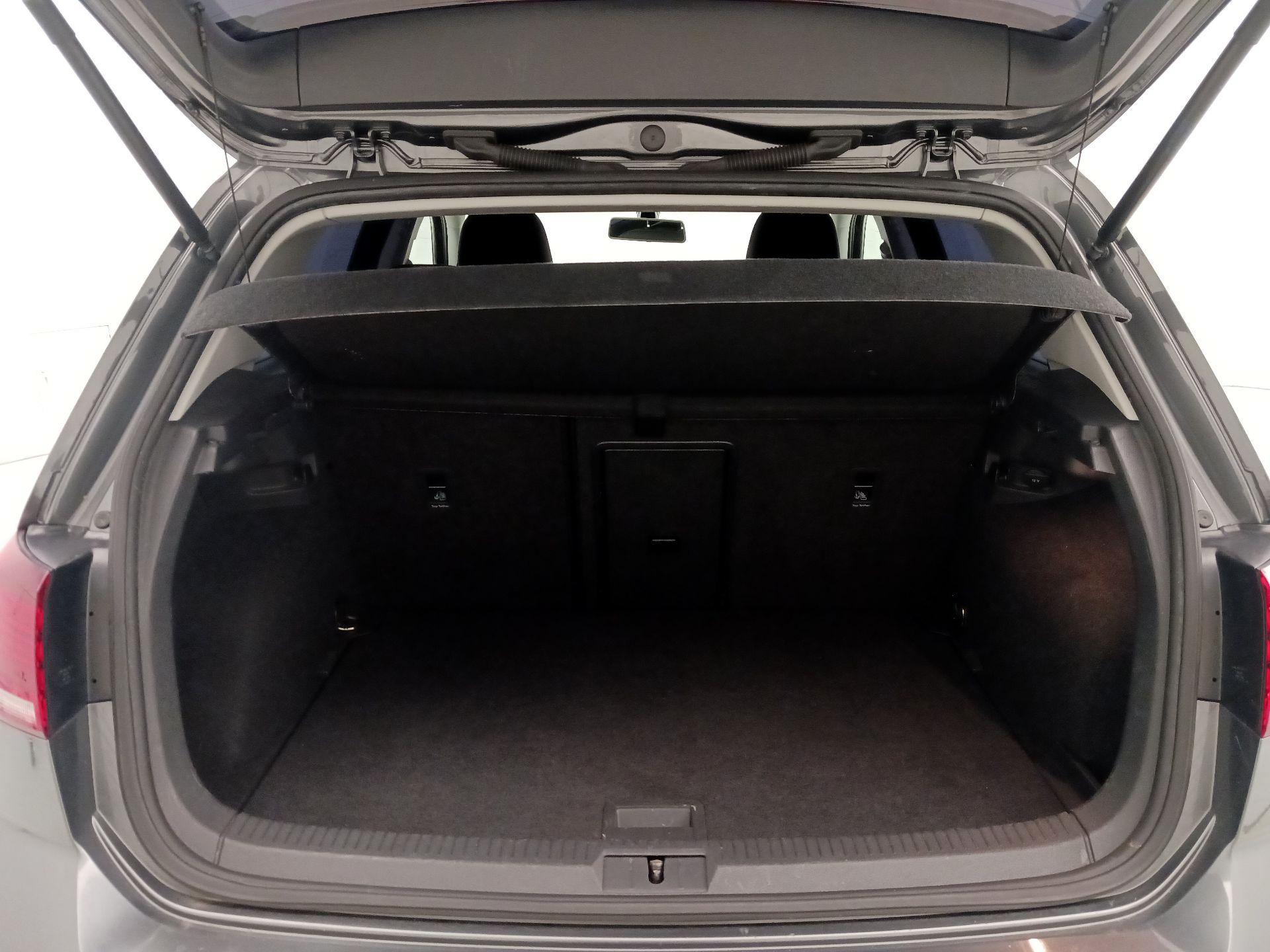 Thumbnail: 2019 Volkswagen e-Golf - 20