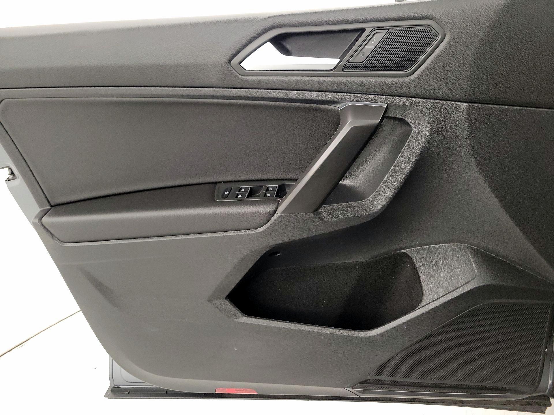 Thumbnail: 2021 Volkswagen Tiguan - 12
