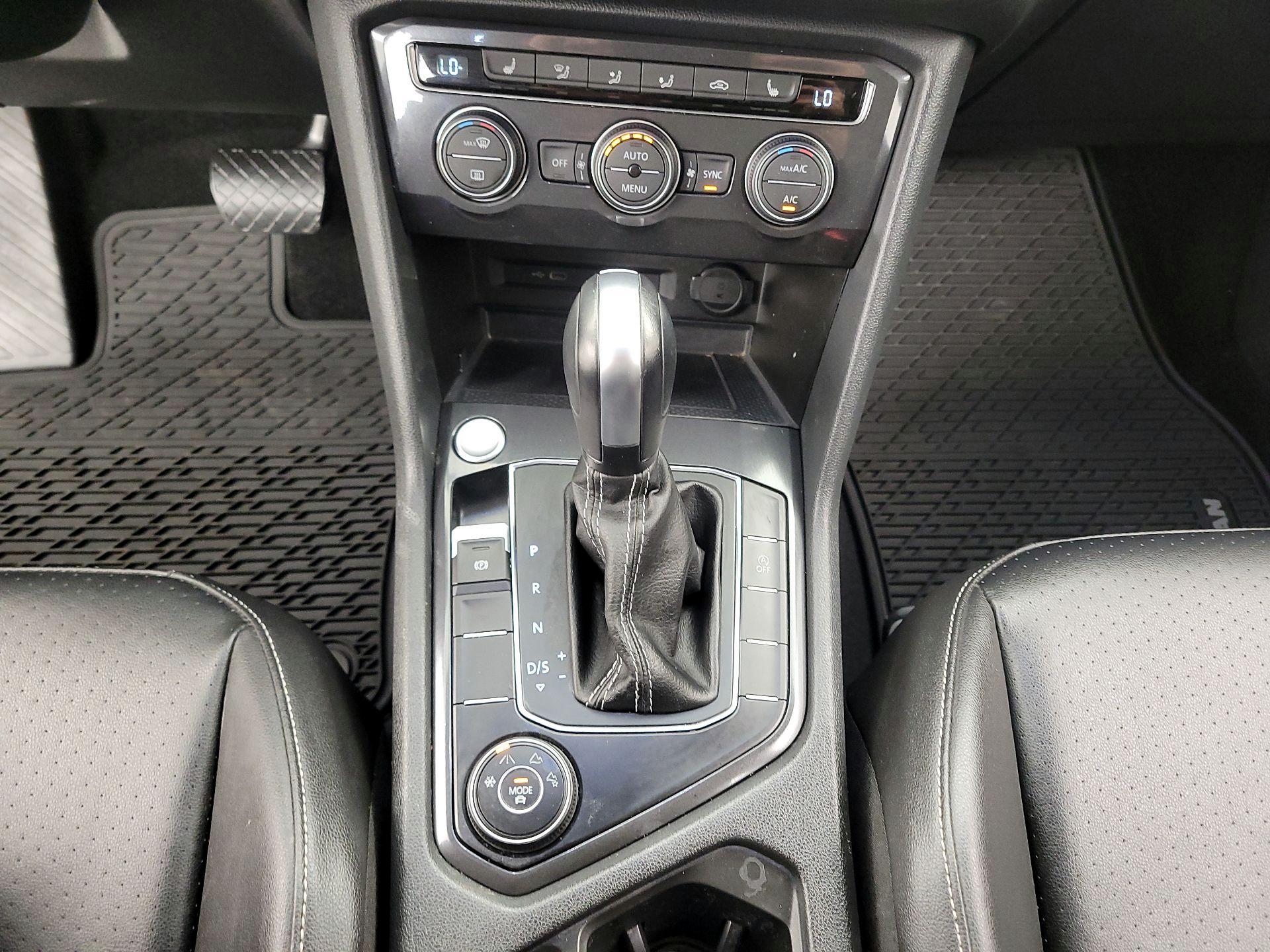 Thumbnail: 2021 Volkswagen Tiguan - 17