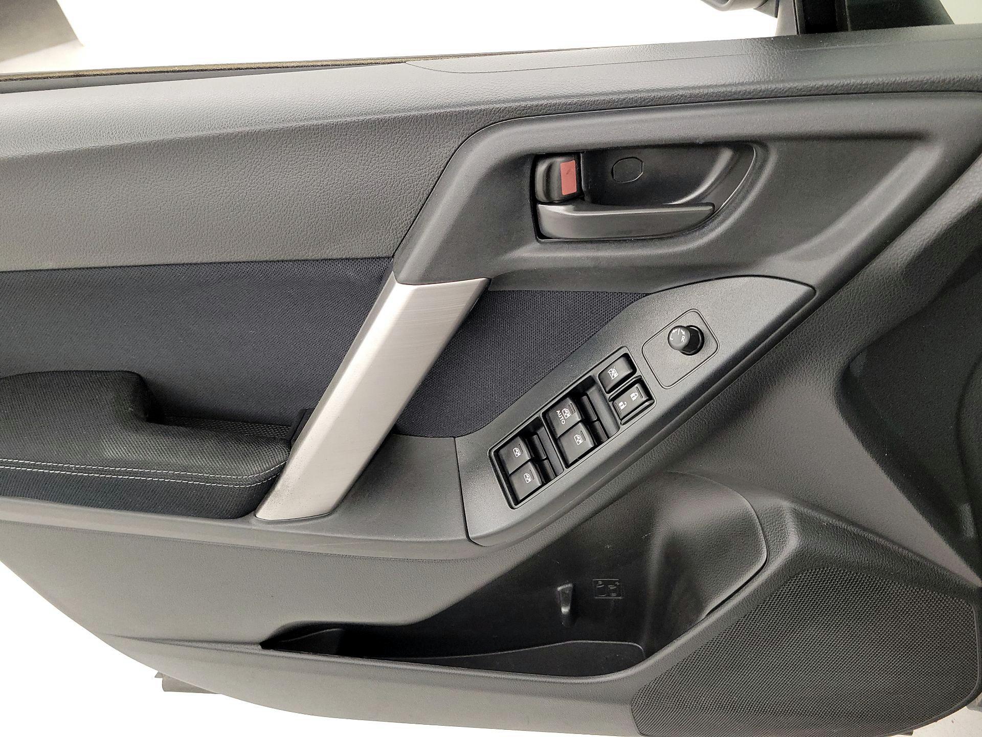 Thumbnail: 2015 Subaru Forester - 12