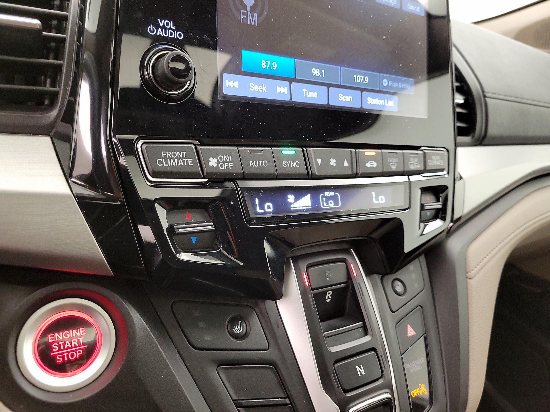 Thumbnail: 2019 Honda Odyssey - 16