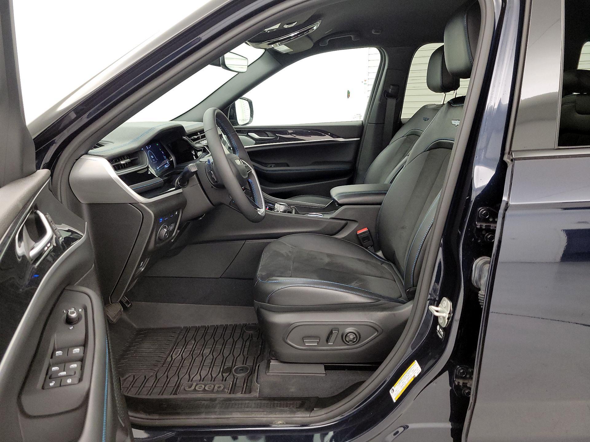 Thumbnail: 2023 Jeep Grand Cherokee - 11