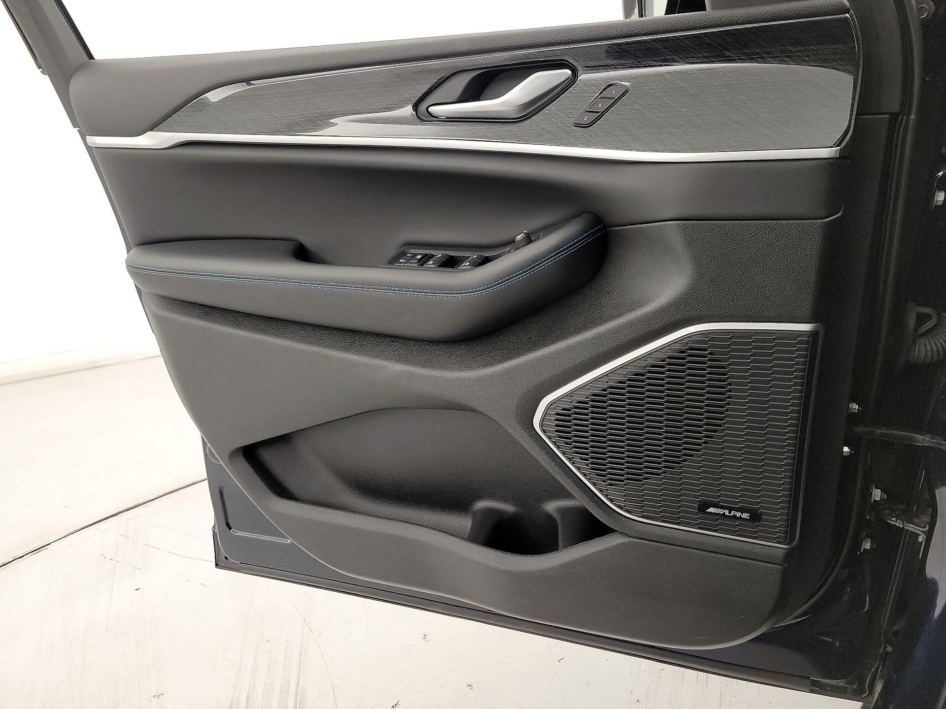 Thumbnail: 2023 Jeep Grand Cherokee - 12