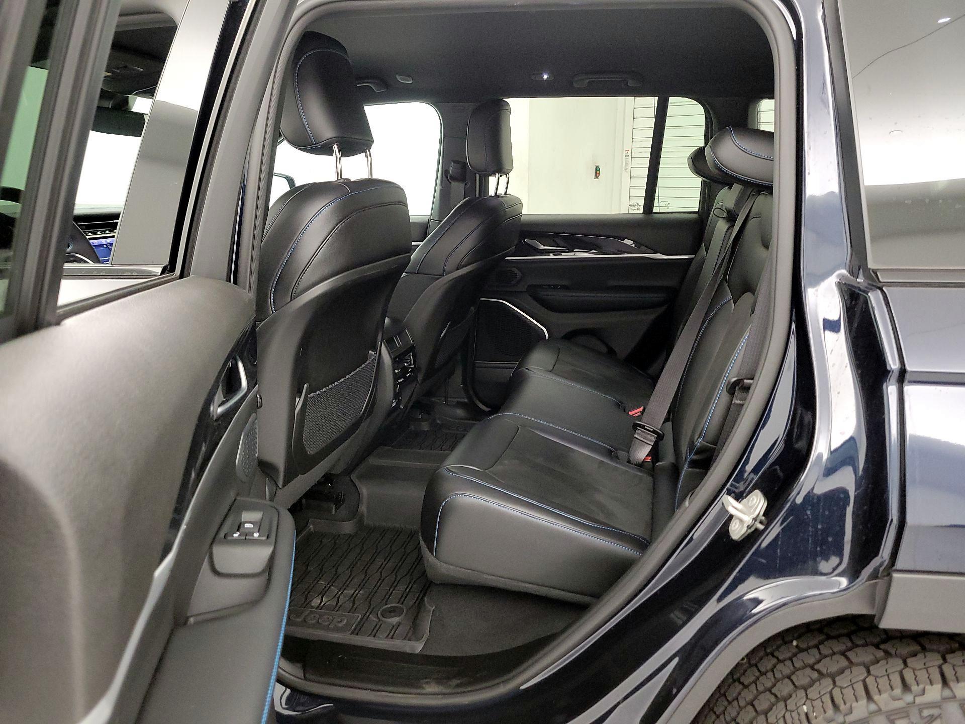 Thumbnail: 2023 Jeep Grand Cherokee - 18