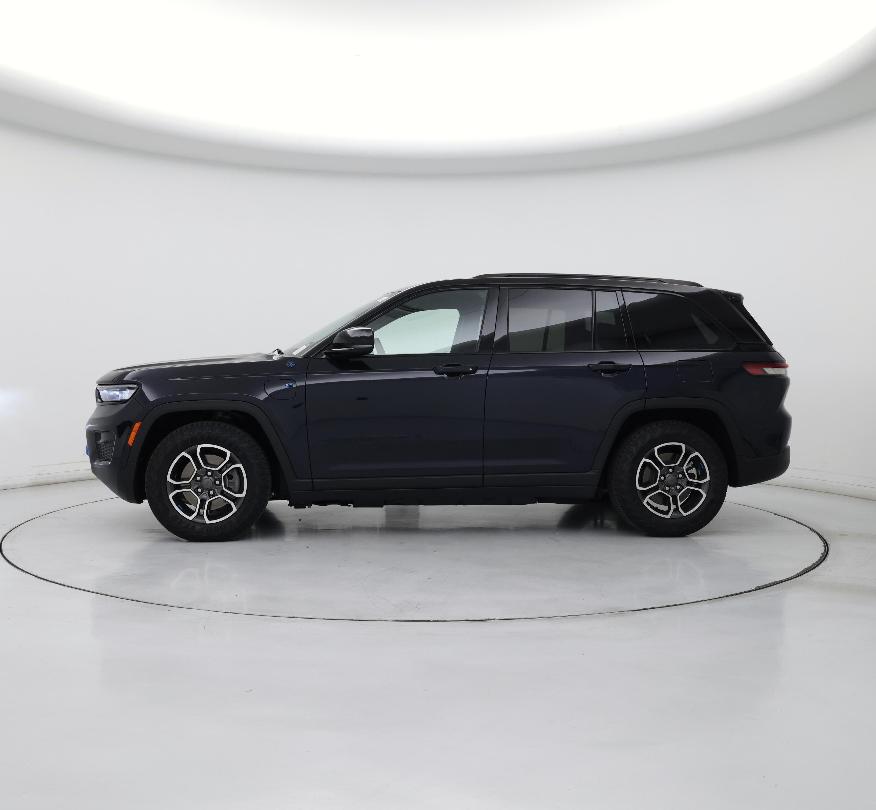 Thumbnail: 2023 Jeep Grand Cherokee - 3