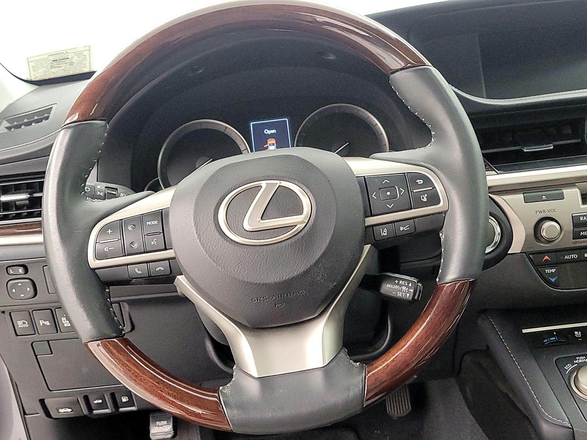 Thumbnail: 2018 Lexus ES - 10