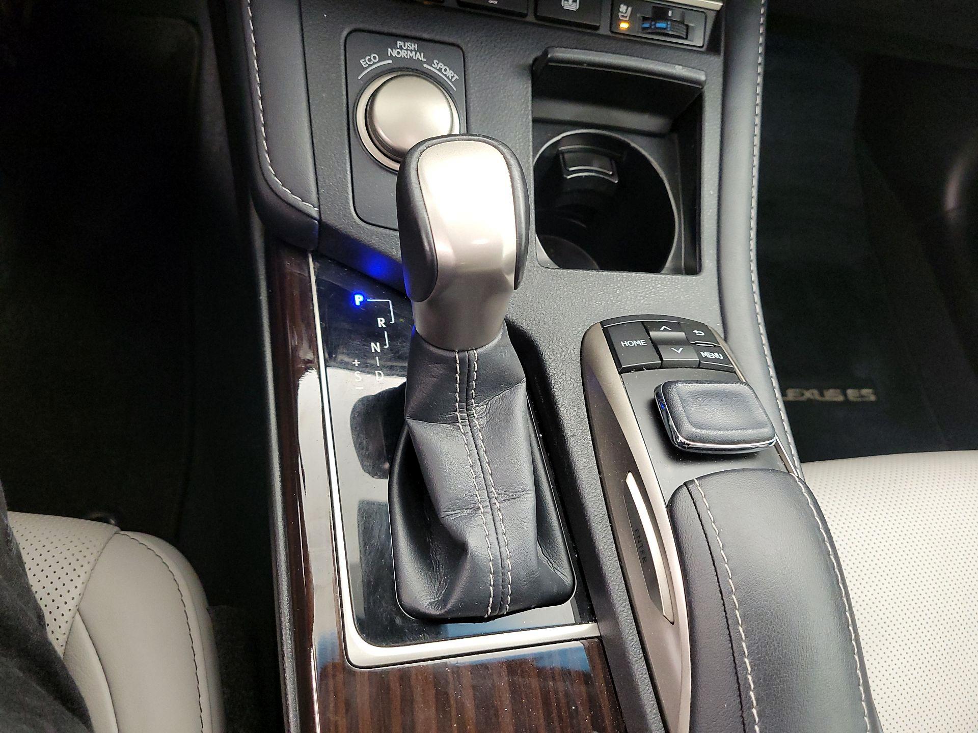 Thumbnail: 2018 Lexus ES - 17