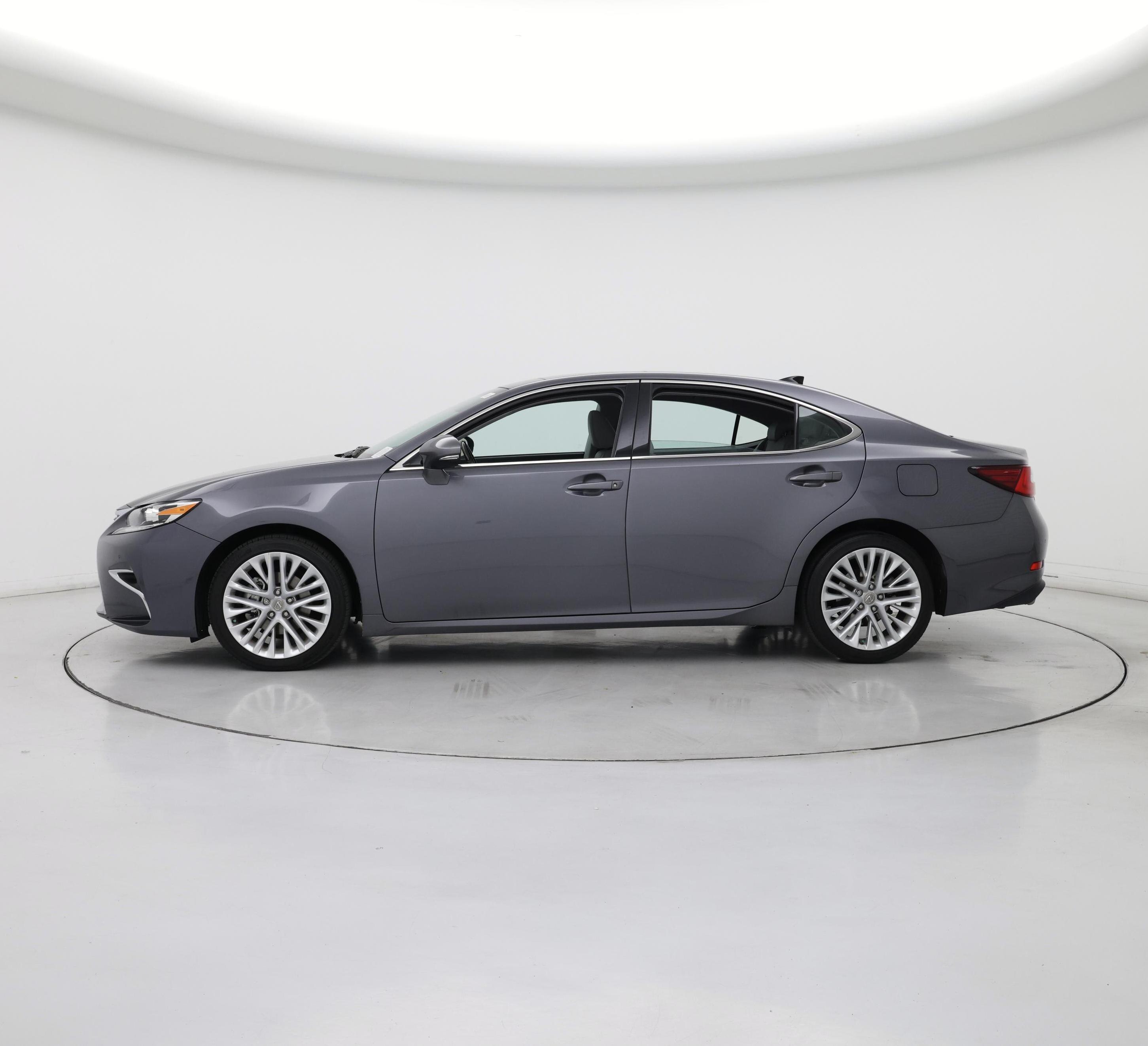 Thumbnail: 2018 Lexus ES - 3