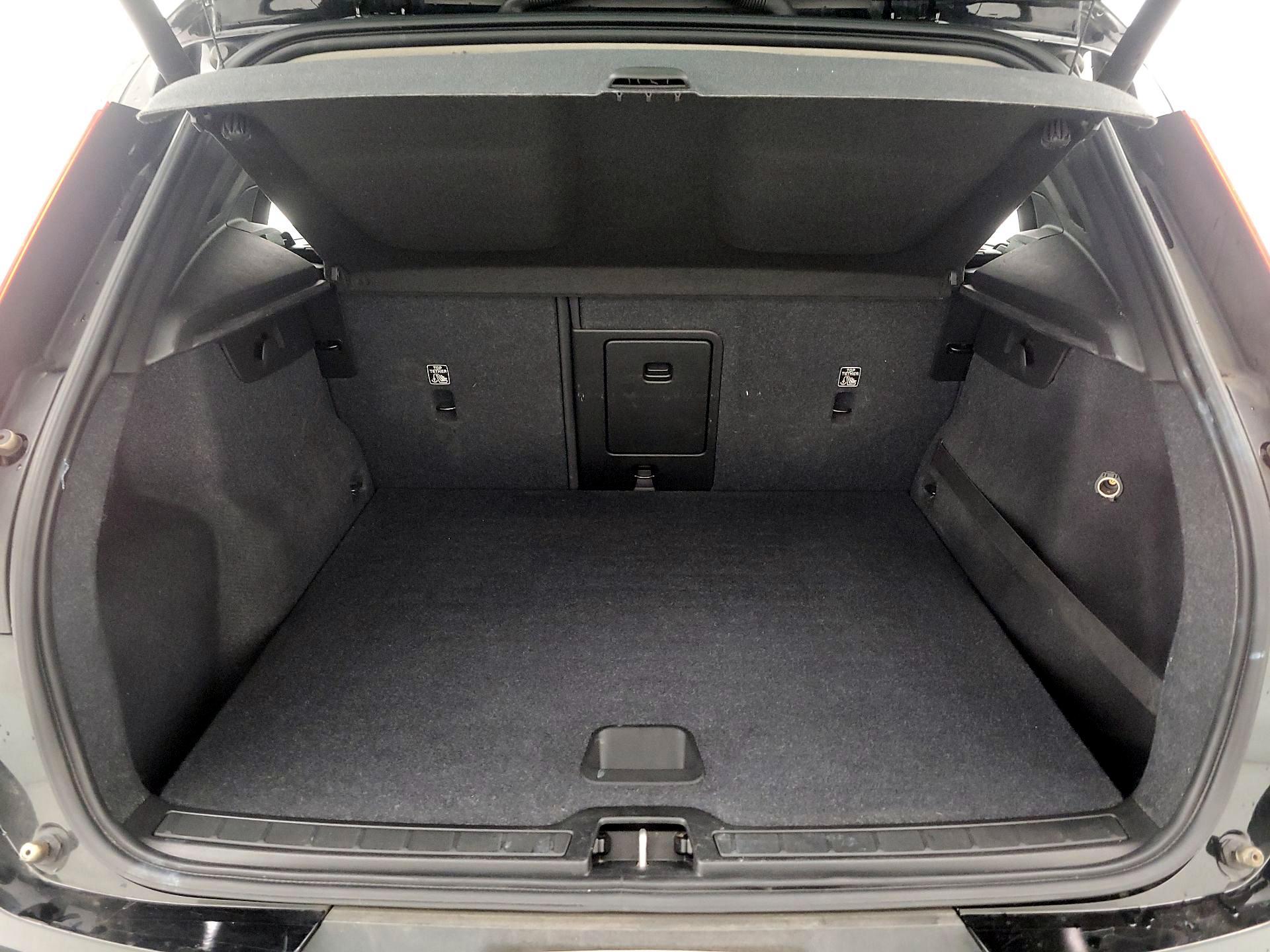 Thumbnail: 2019 Volvo XC40 - 20