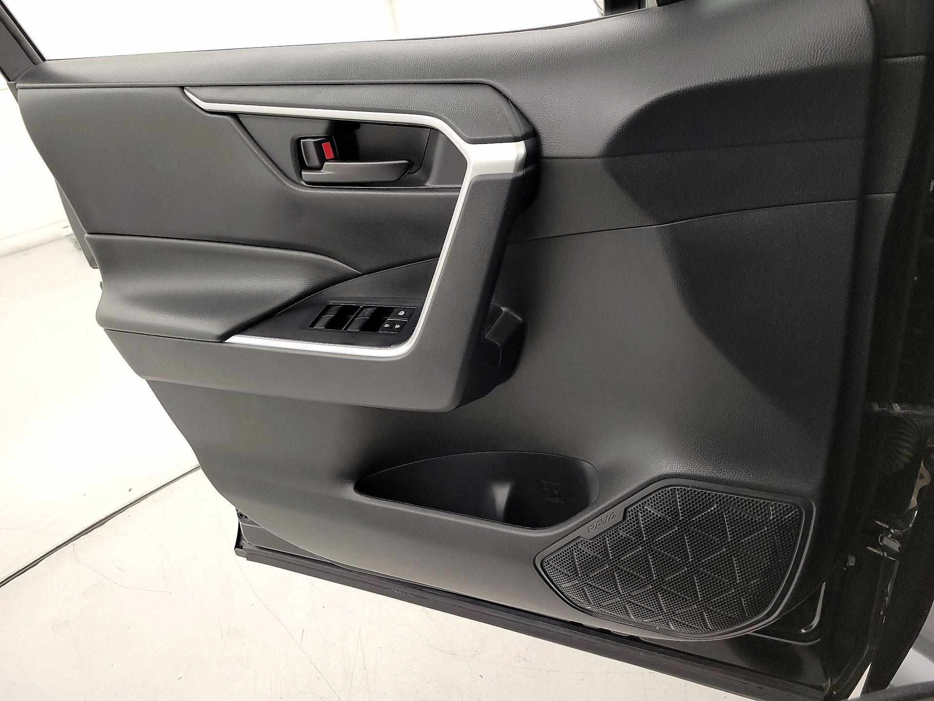 Thumbnail: 2020 Toyota RAV4 - 12