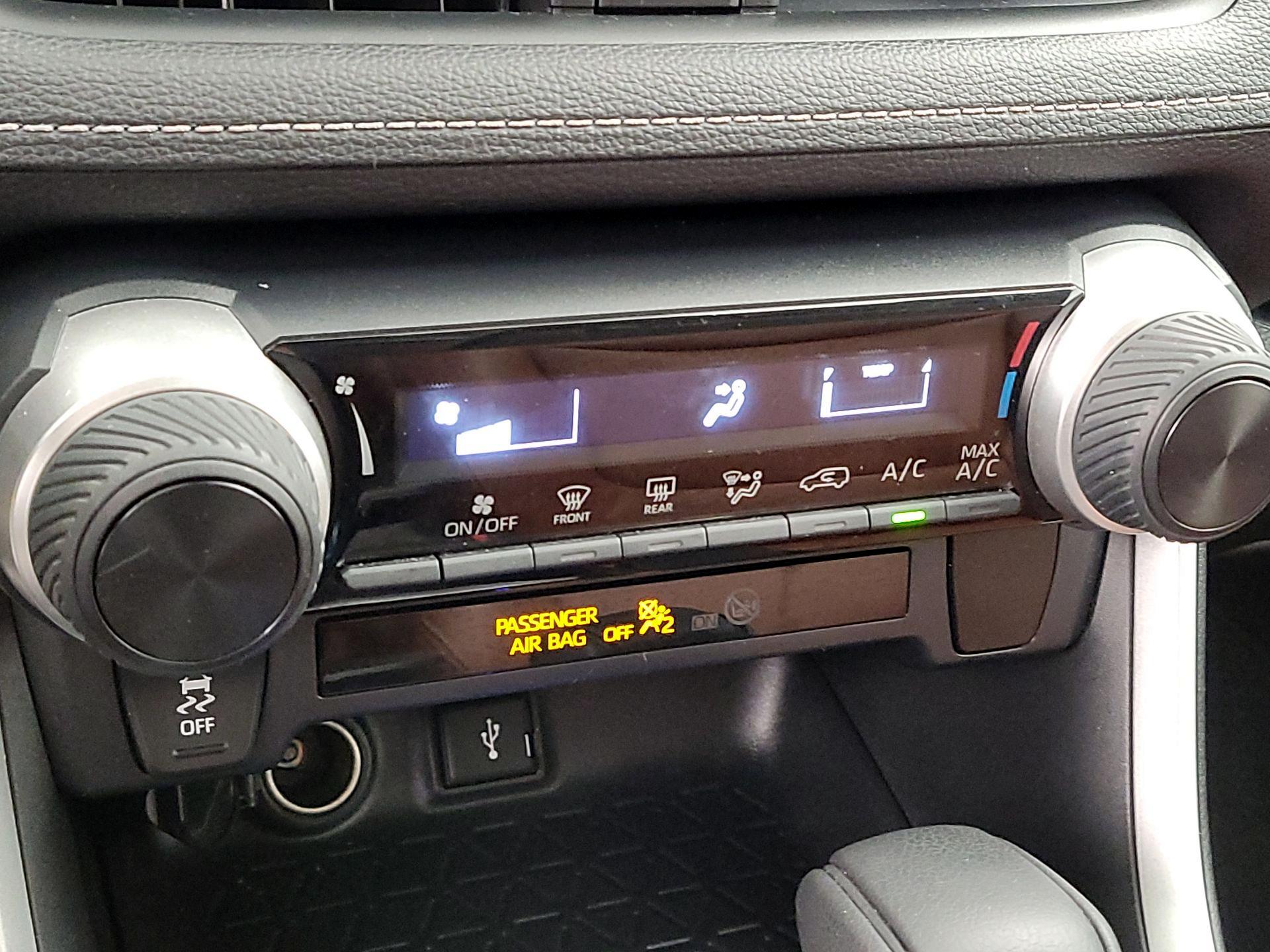 Thumbnail: 2020 Toyota RAV4 - 16