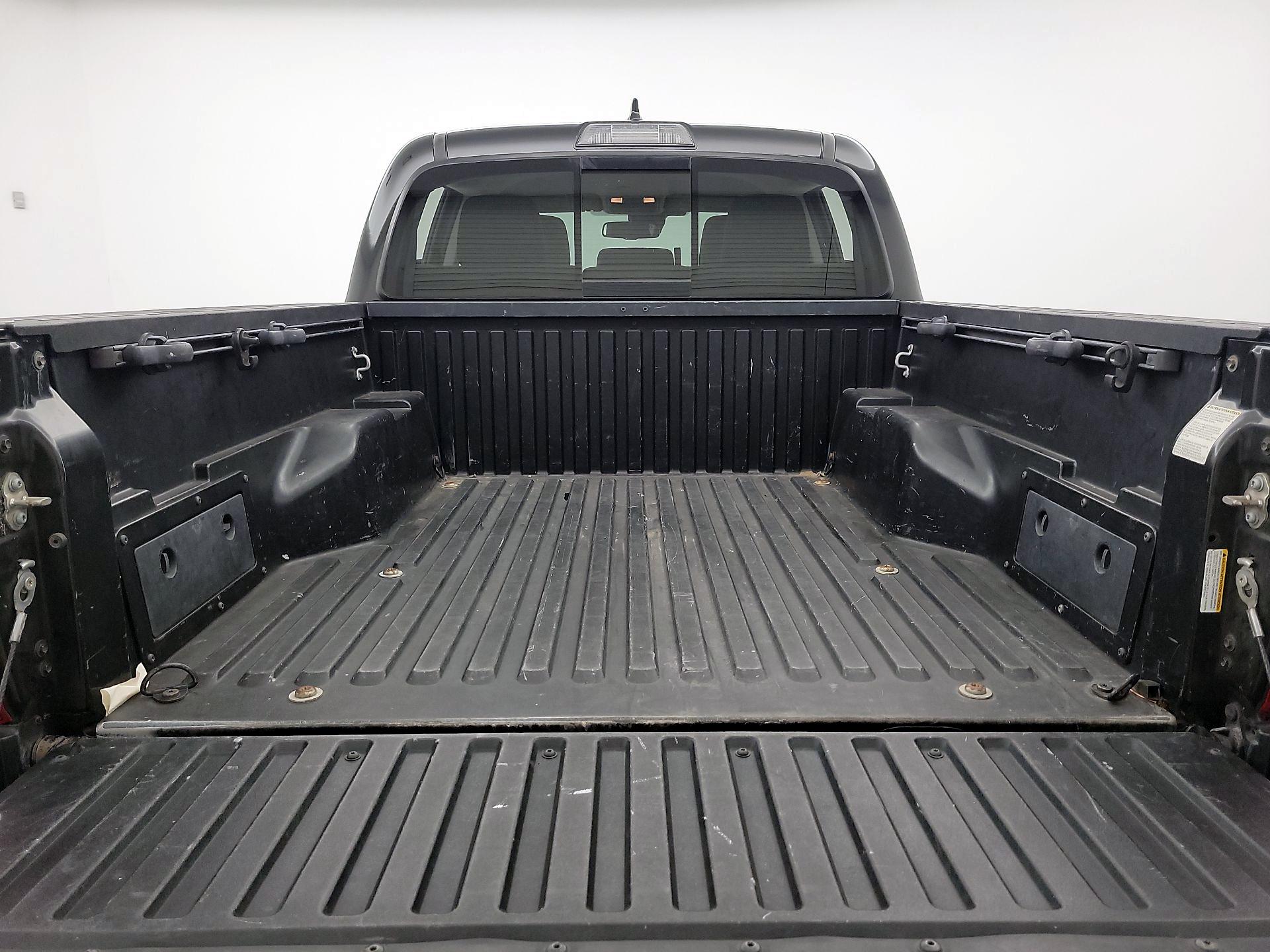 Thumbnail: 2018 Toyota Tacoma - 20