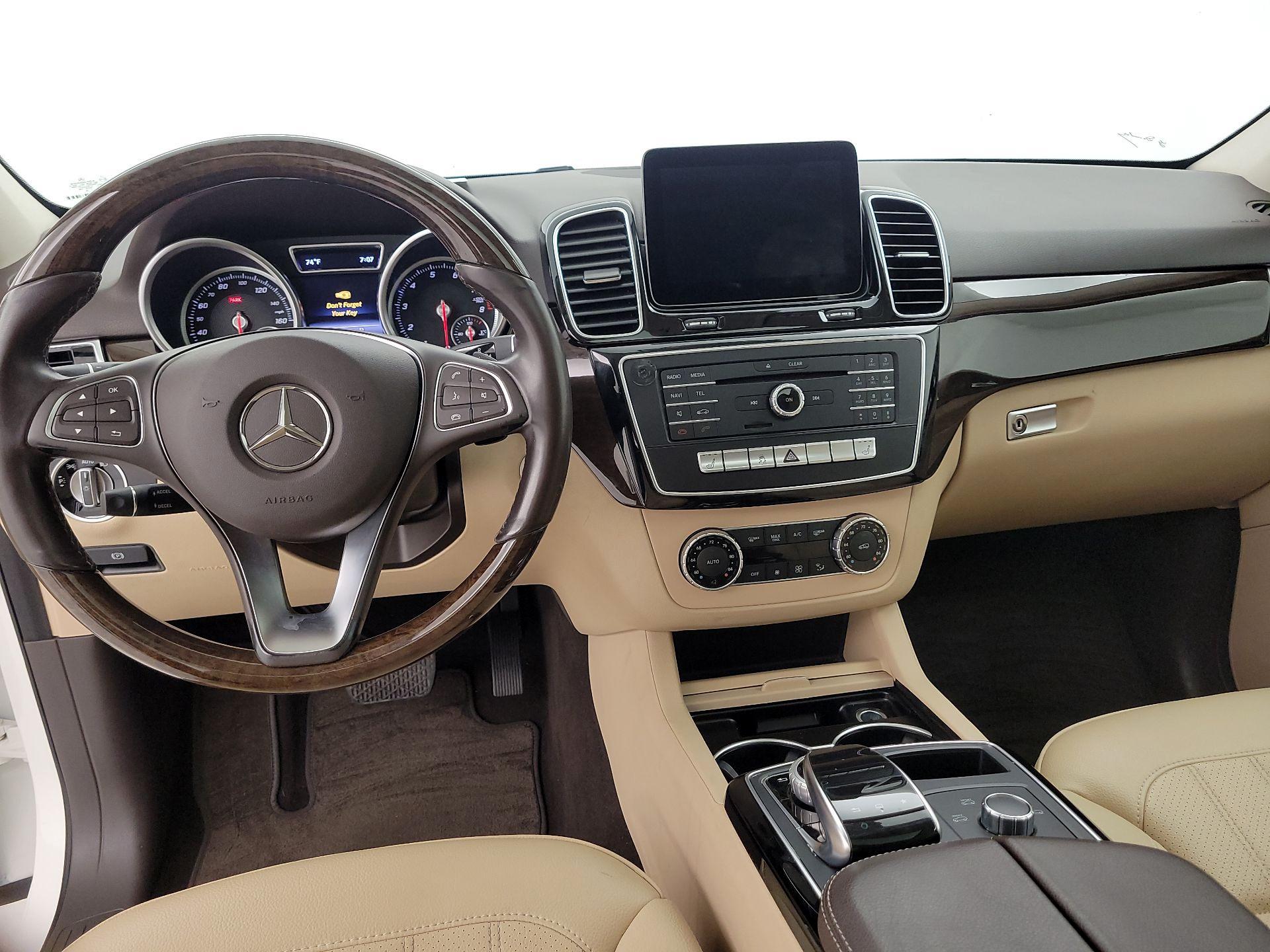 Thumbnail: 2016 Mercedes-Benz GLE - 9