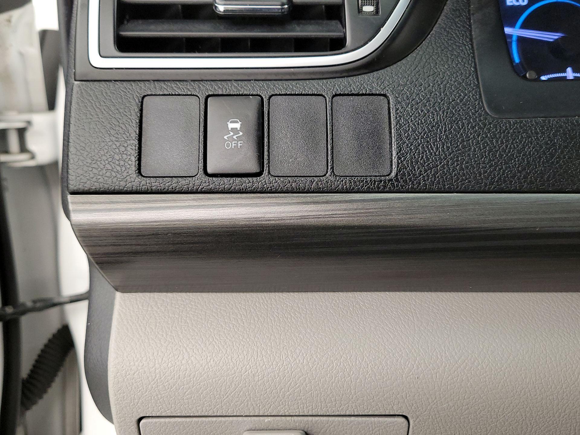 Thumbnail: 2015 Toyota Camry - 13