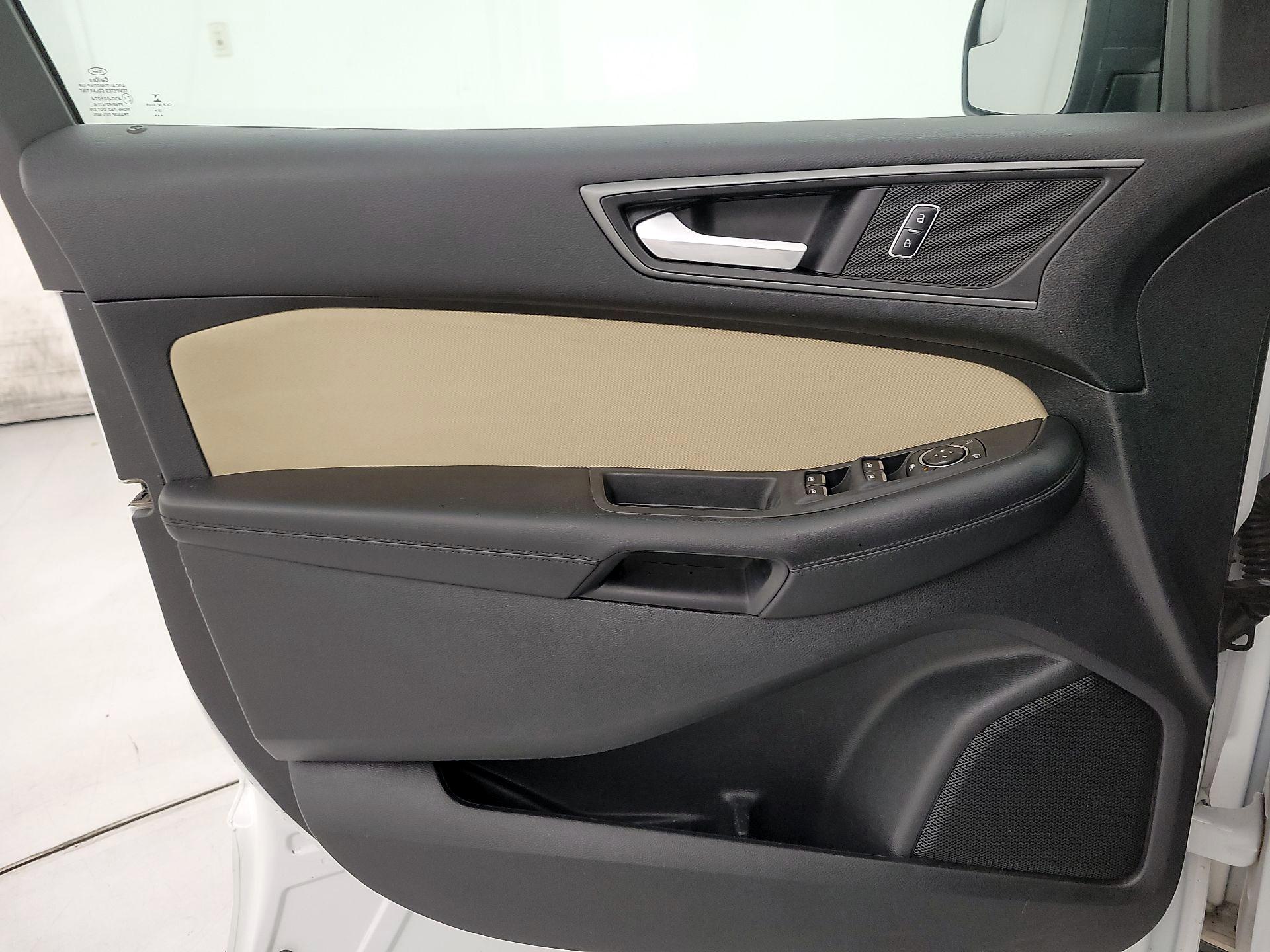 Thumbnail: 2016 Ford Edge - 12