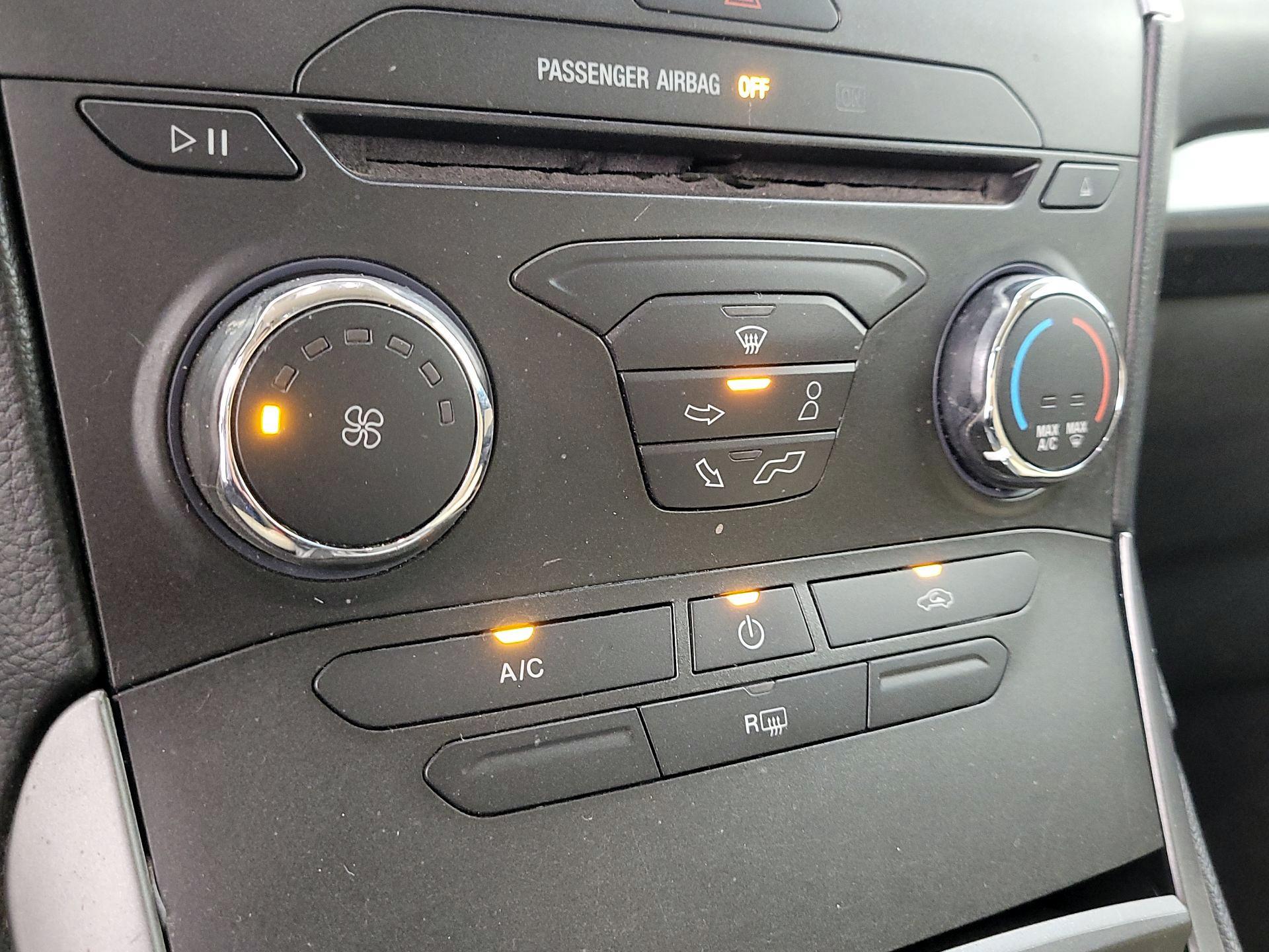 Thumbnail: 2016 Ford Edge - 16