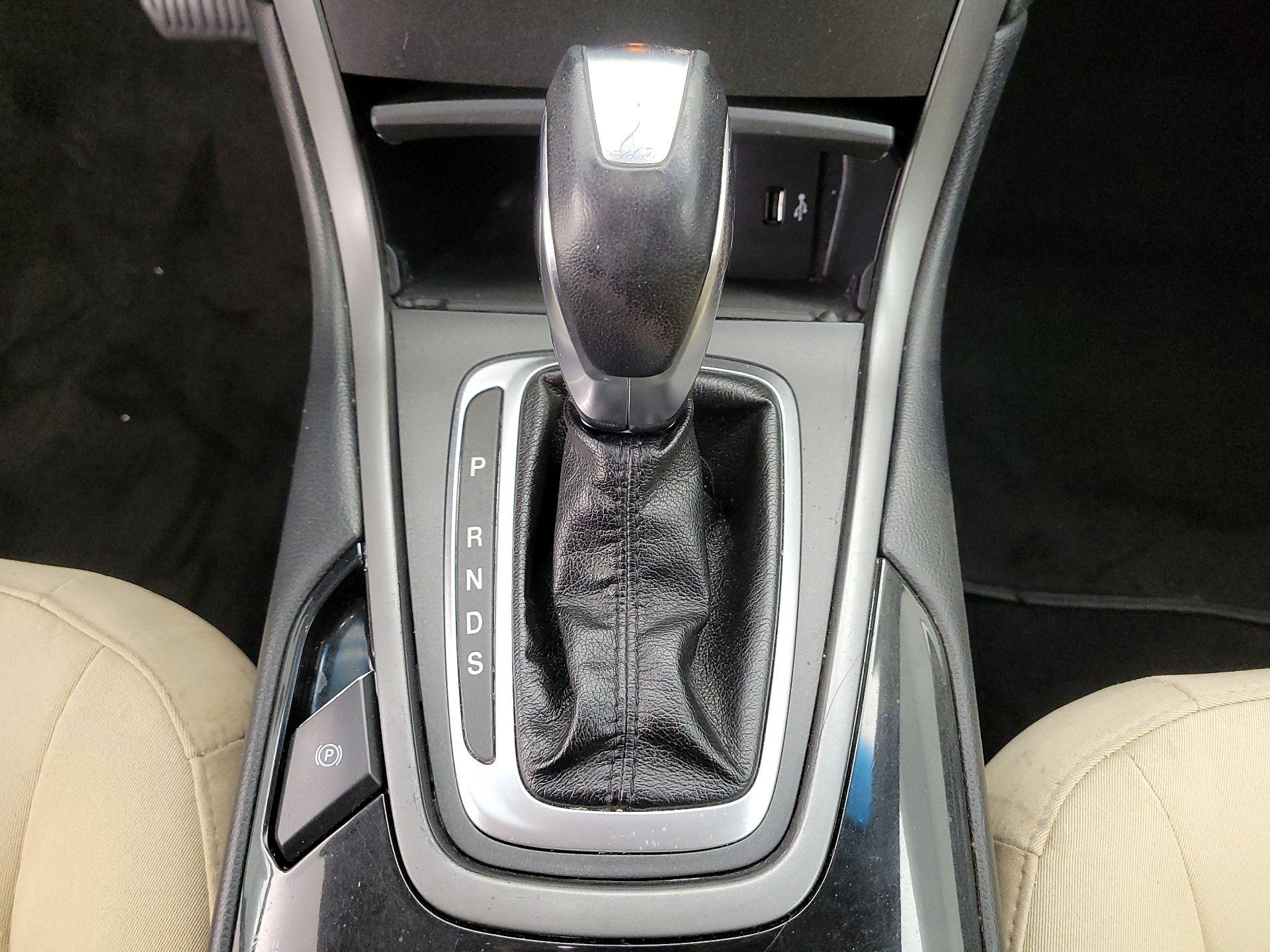 Thumbnail: 2016 Ford Edge - 17