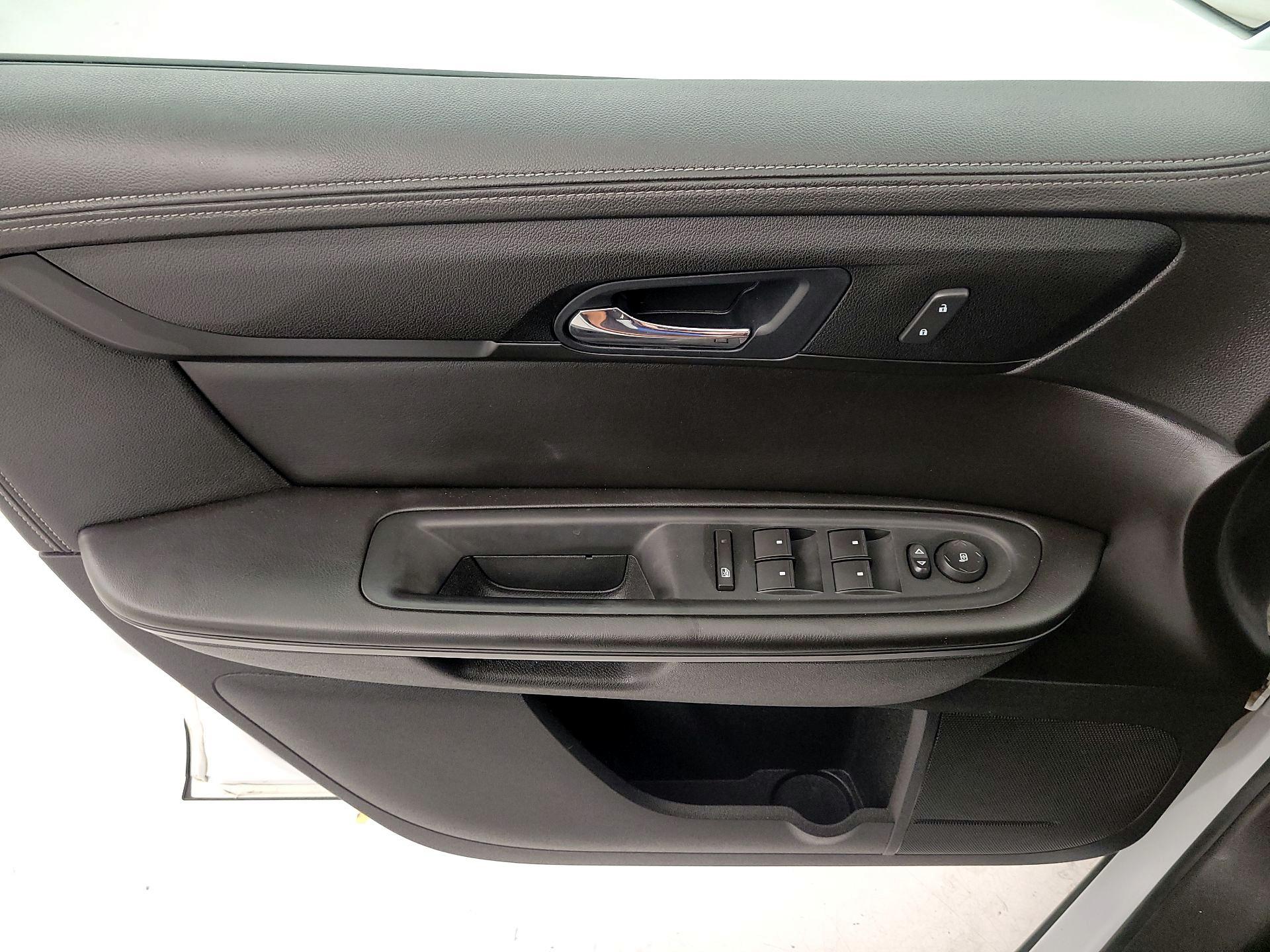 Thumbnail: 2016 Chevrolet Traverse - 12