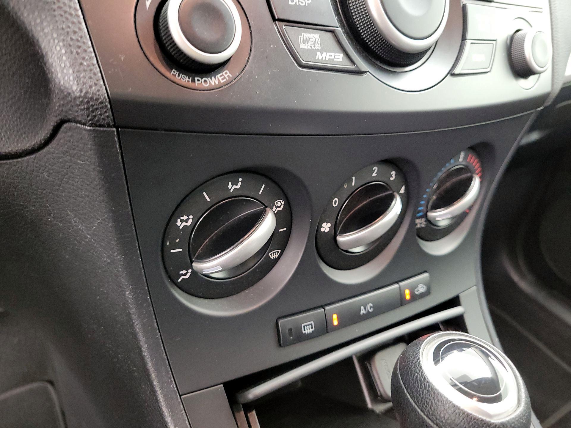 Thumbnail: 2013 Mazda Mazda3 - 14