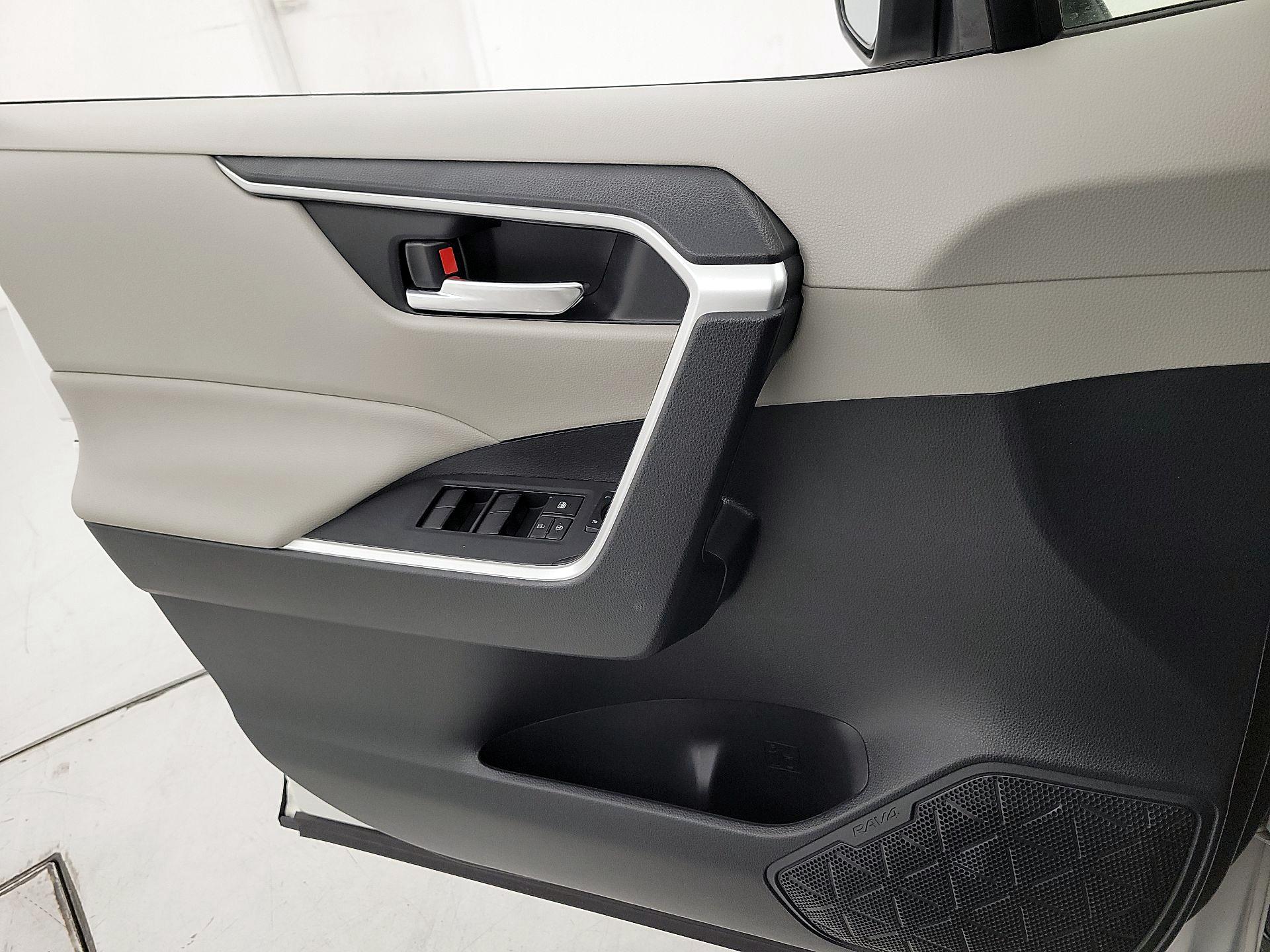 Thumbnail: 2019 Toyota RAV4 - 12