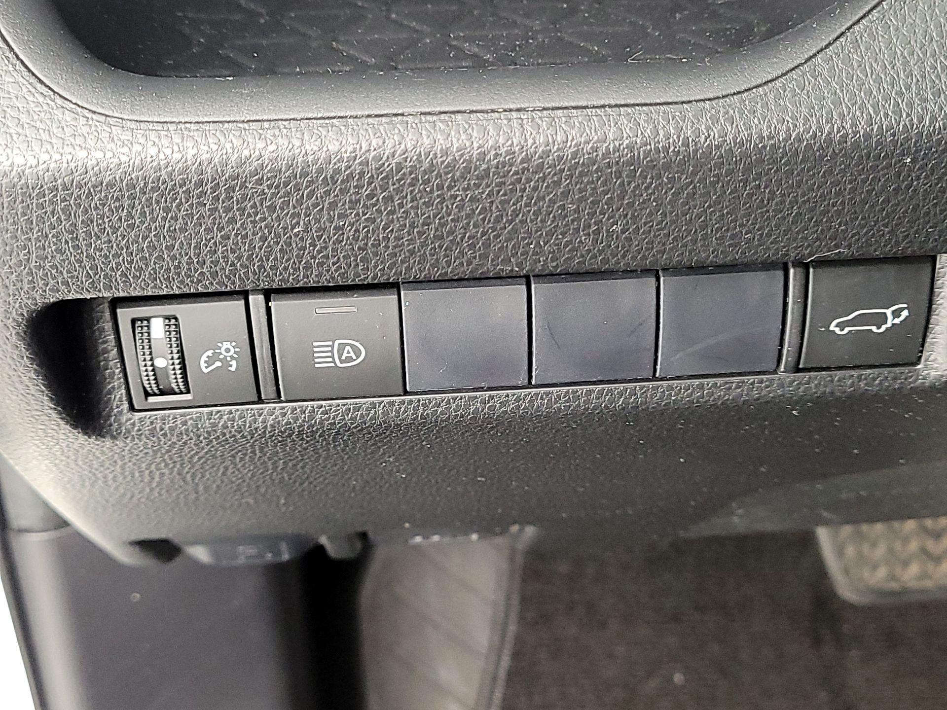 Thumbnail: 2019 Toyota RAV4 - 13