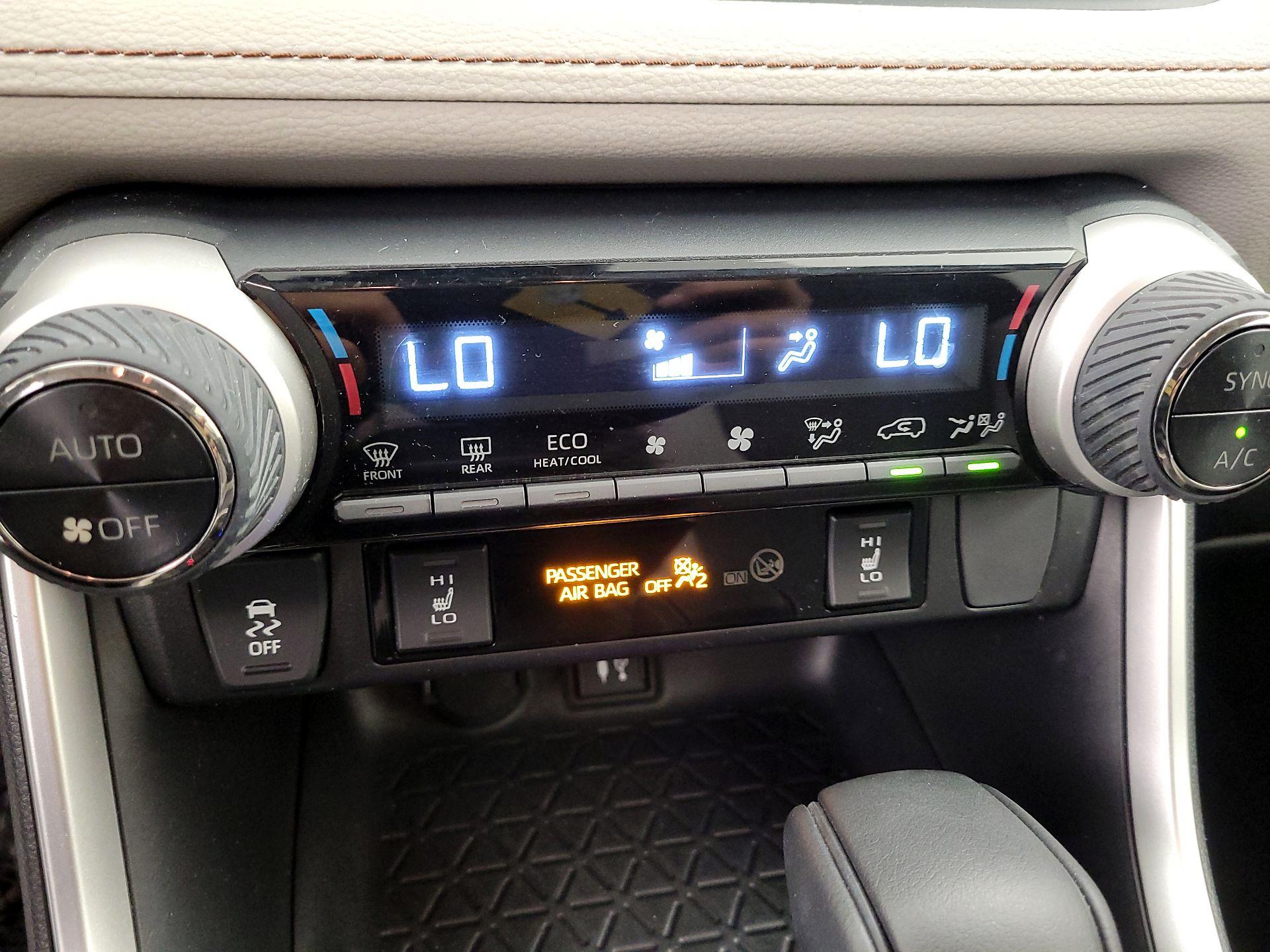 Thumbnail: 2019 Toyota RAV4 - 16