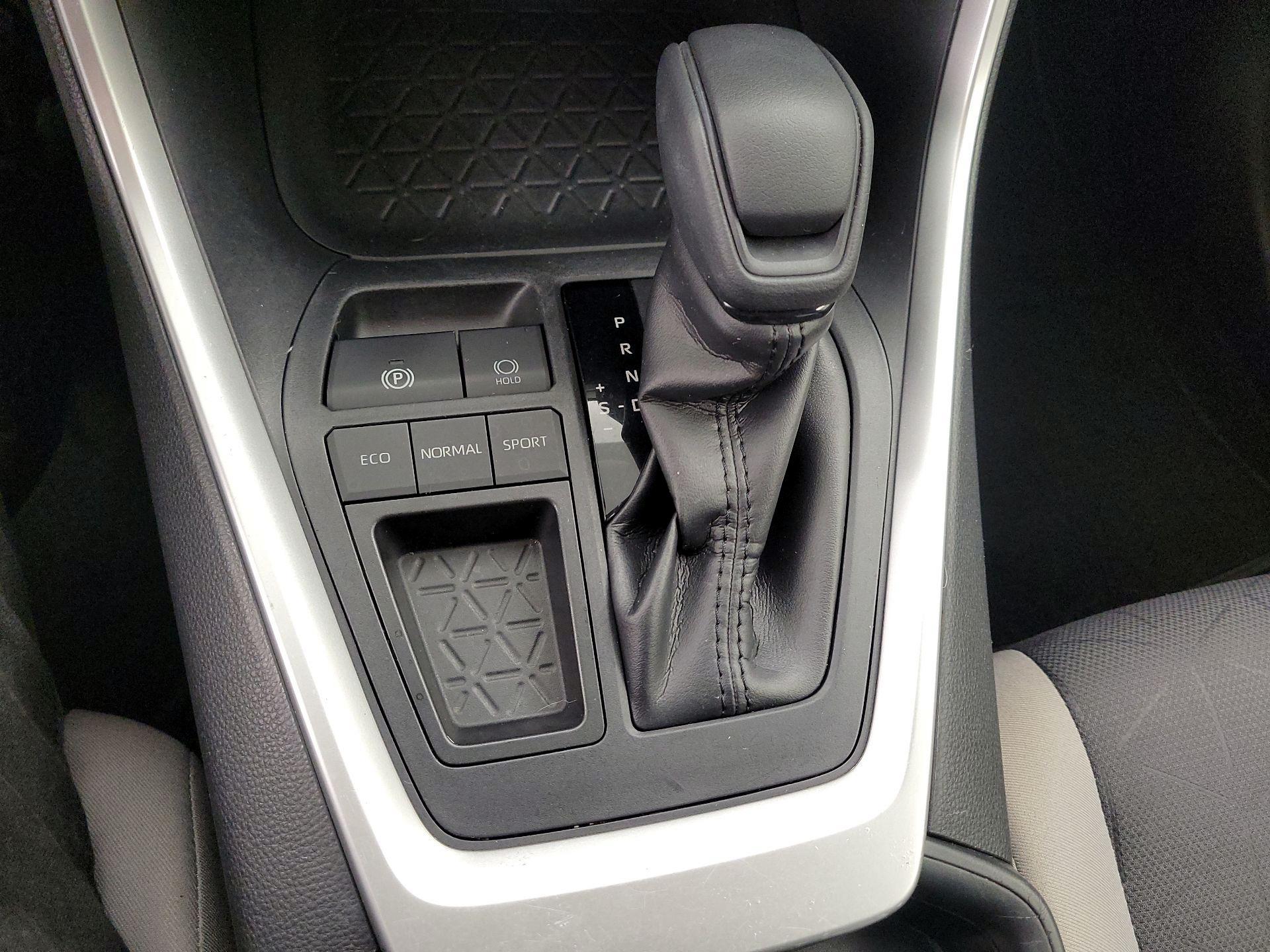Thumbnail: 2019 Toyota RAV4 - 17