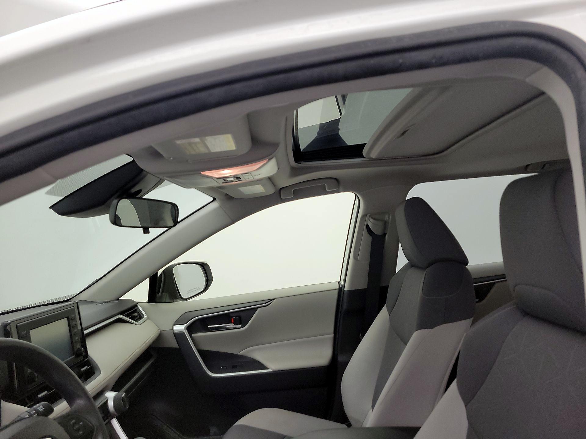 Thumbnail: 2019 Toyota RAV4 - 19