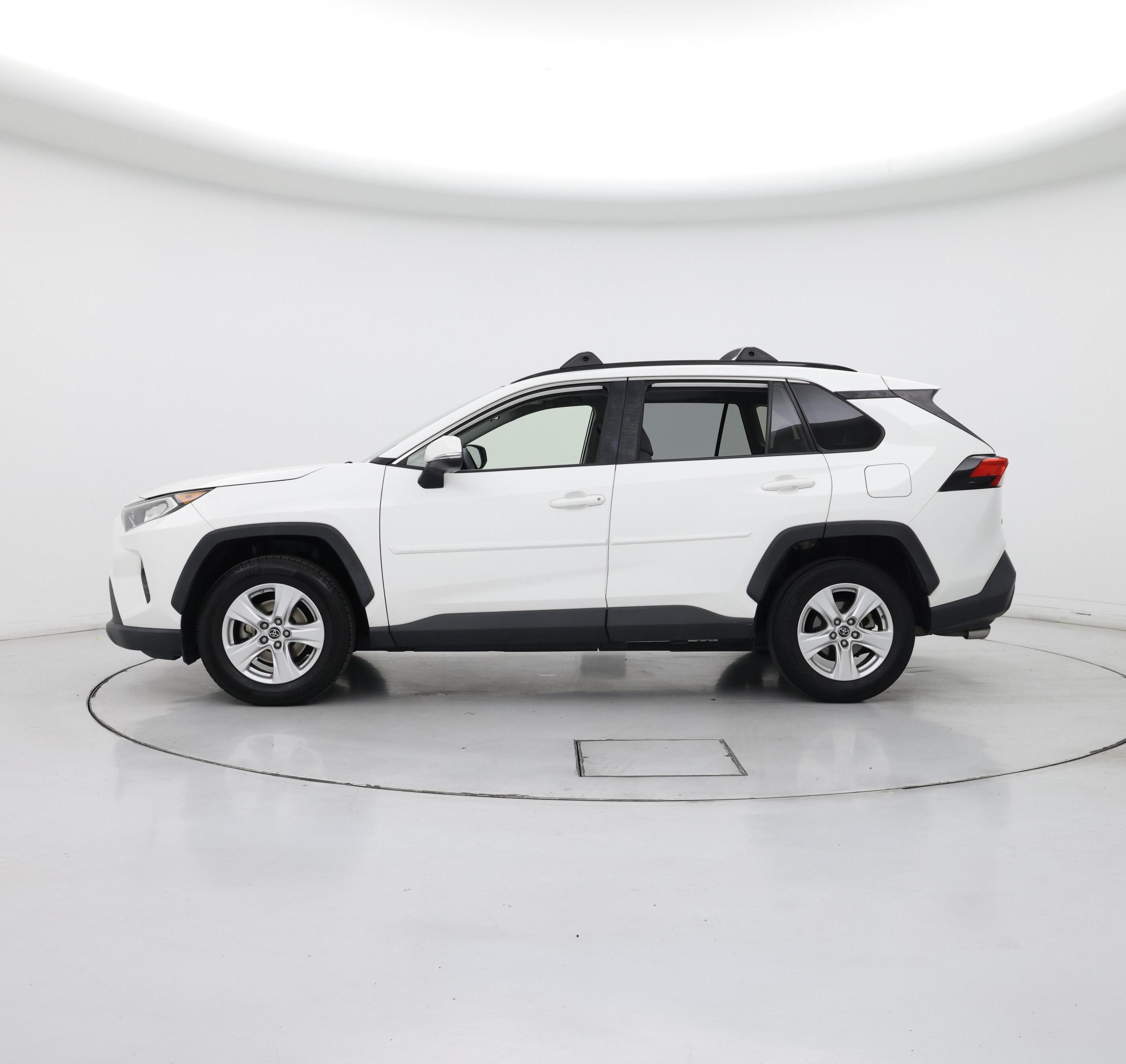 Thumbnail: 2019 Toyota RAV4 - 3