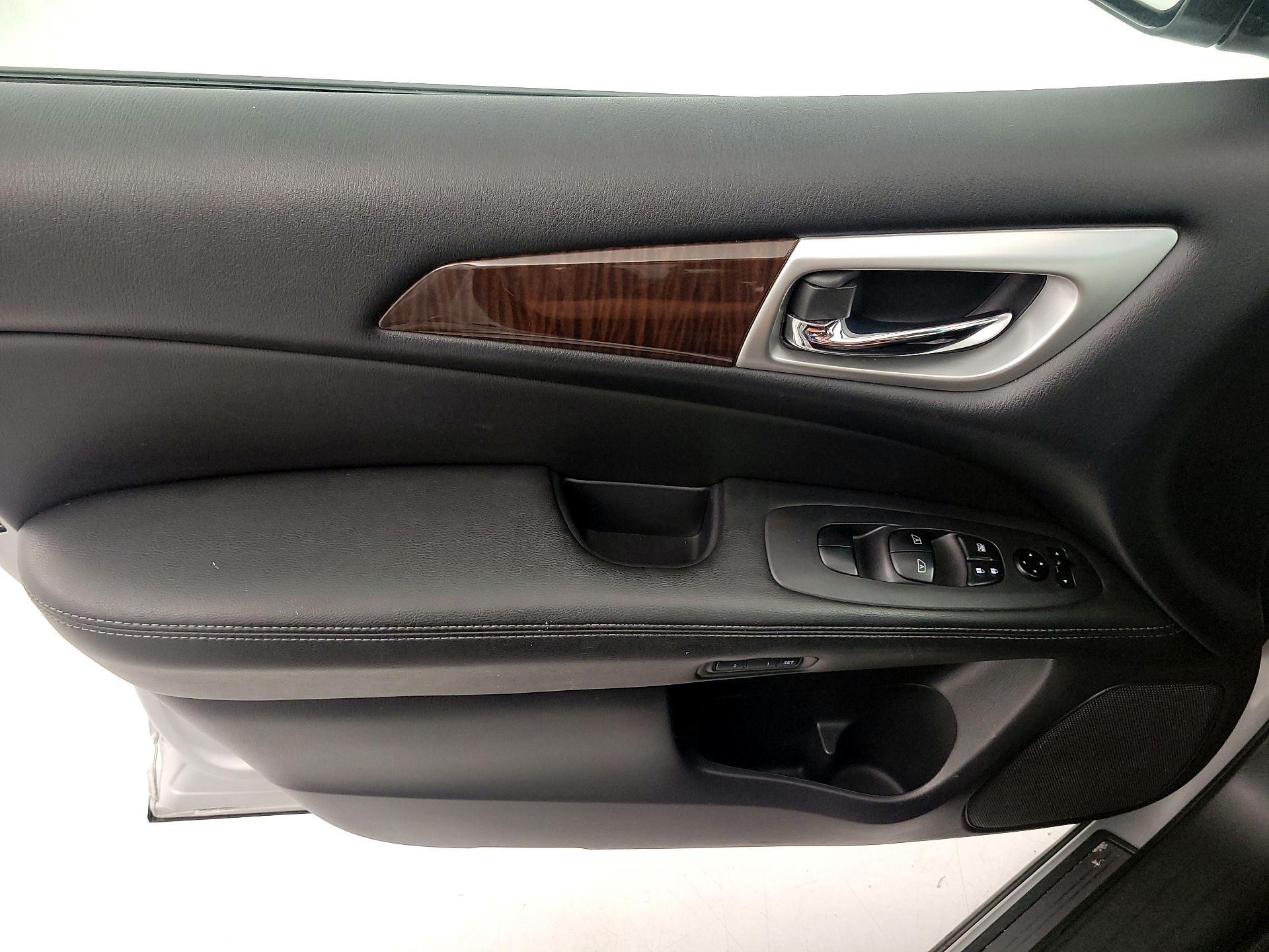 Thumbnail: 2015 Nissan Pathfinder - 12