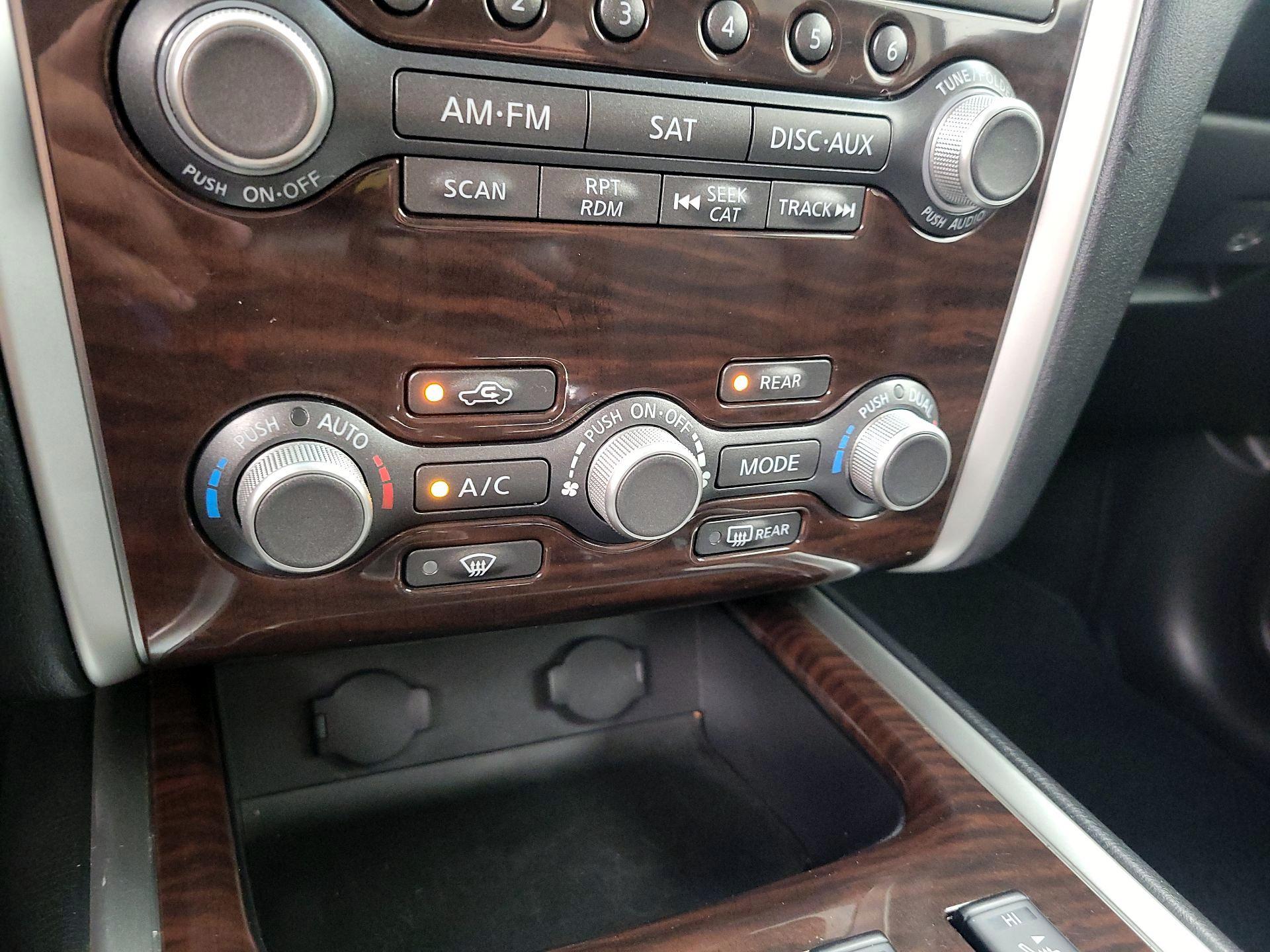 Thumbnail: 2015 Nissan Pathfinder - 17