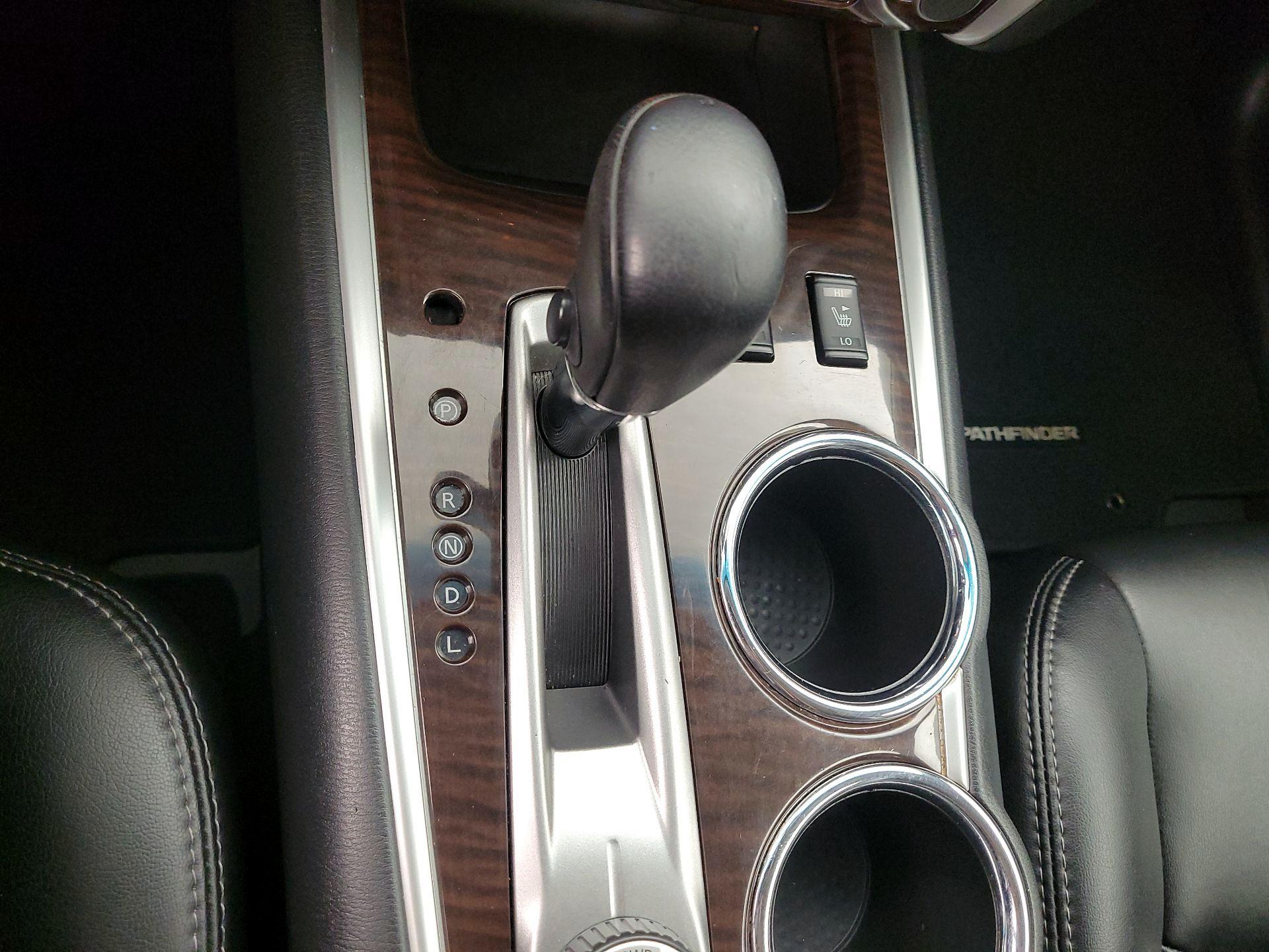 Thumbnail: 2015 Nissan Pathfinder - 18