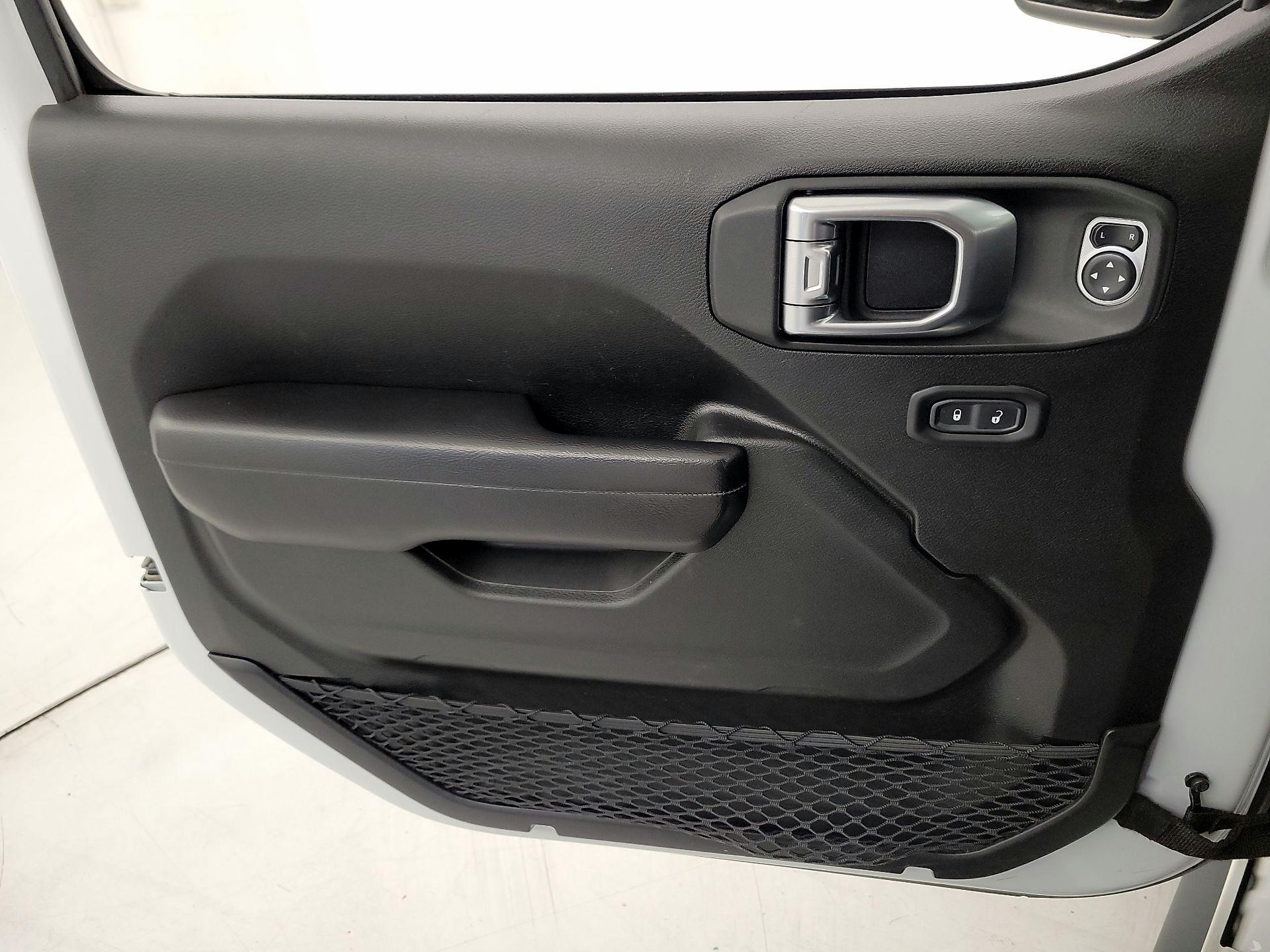 Thumbnail: 2019 Jeep Wrangler - 12