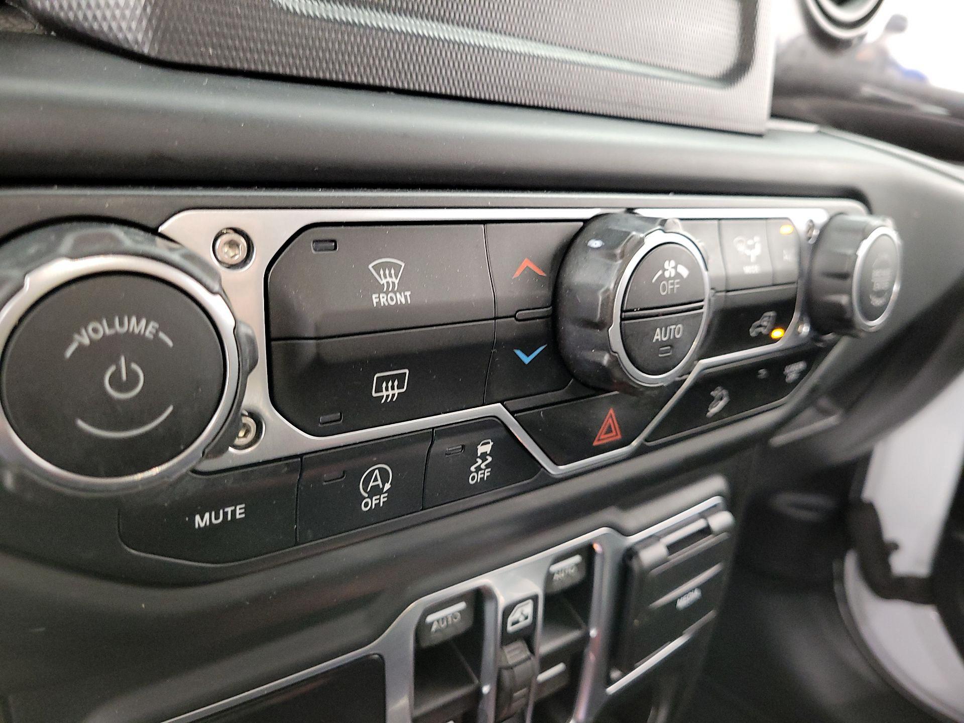Thumbnail: 2019 Jeep Wrangler - 17