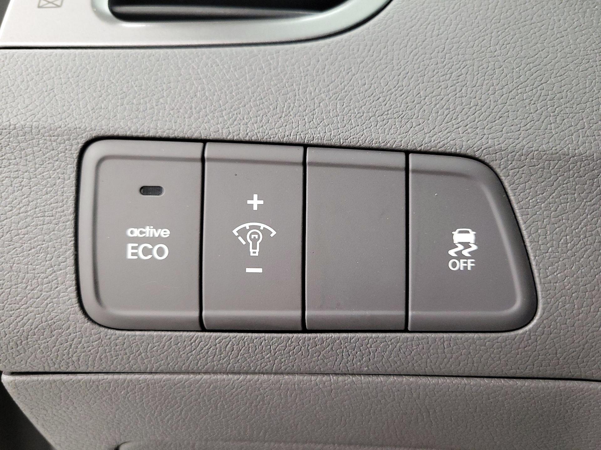 Thumbnail: 2013 Hyundai Elantra - 13