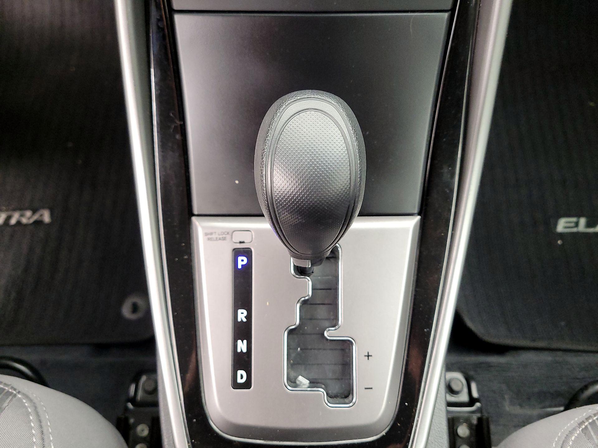 Thumbnail: 2013 Hyundai Elantra - 16