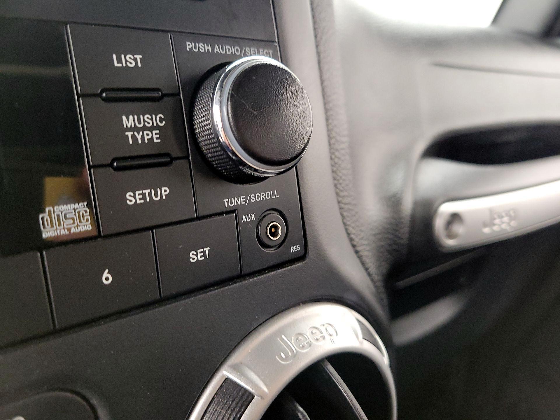 Thumbnail: 2016 Jeep Wrangler - 16