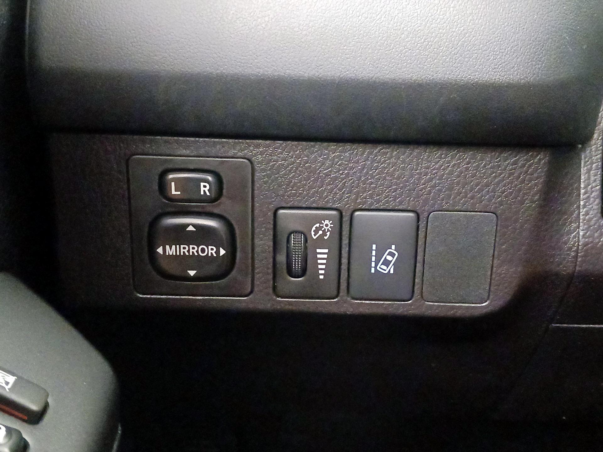 Thumbnail: 2017 Toyota RAV4 - 13