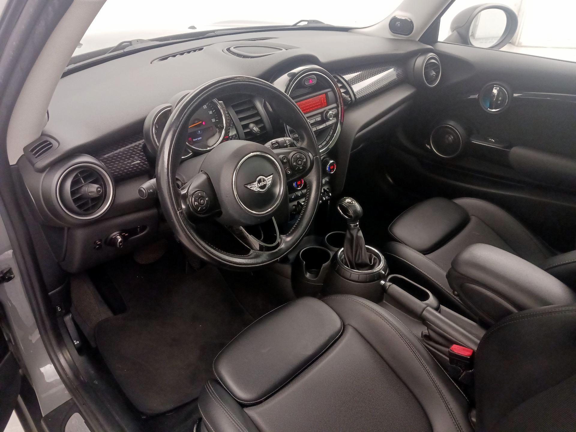 Thumbnail: 2015 MINI Cooper Hardtop - 9