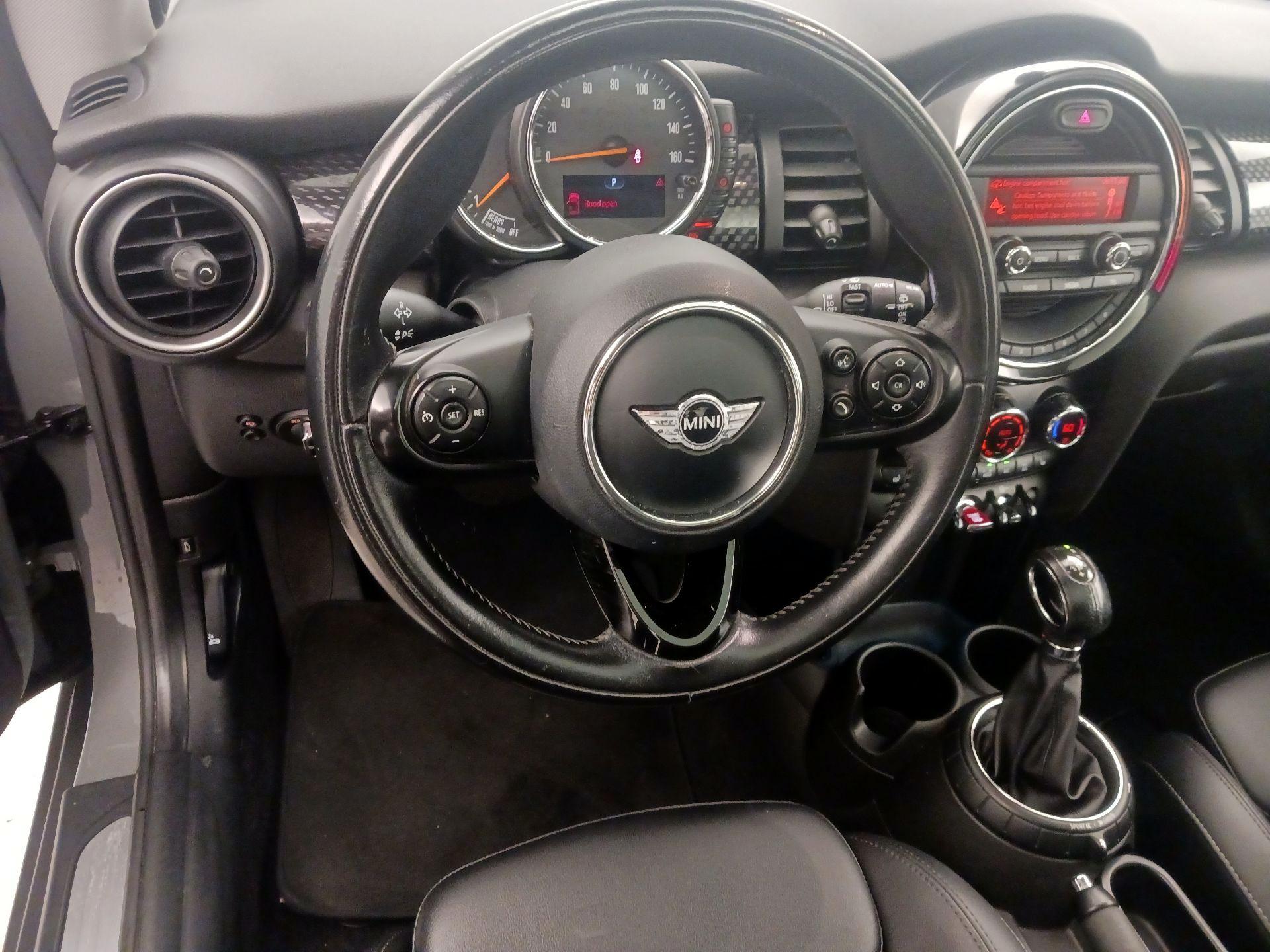 Thumbnail: 2015 MINI Cooper Hardtop - 10