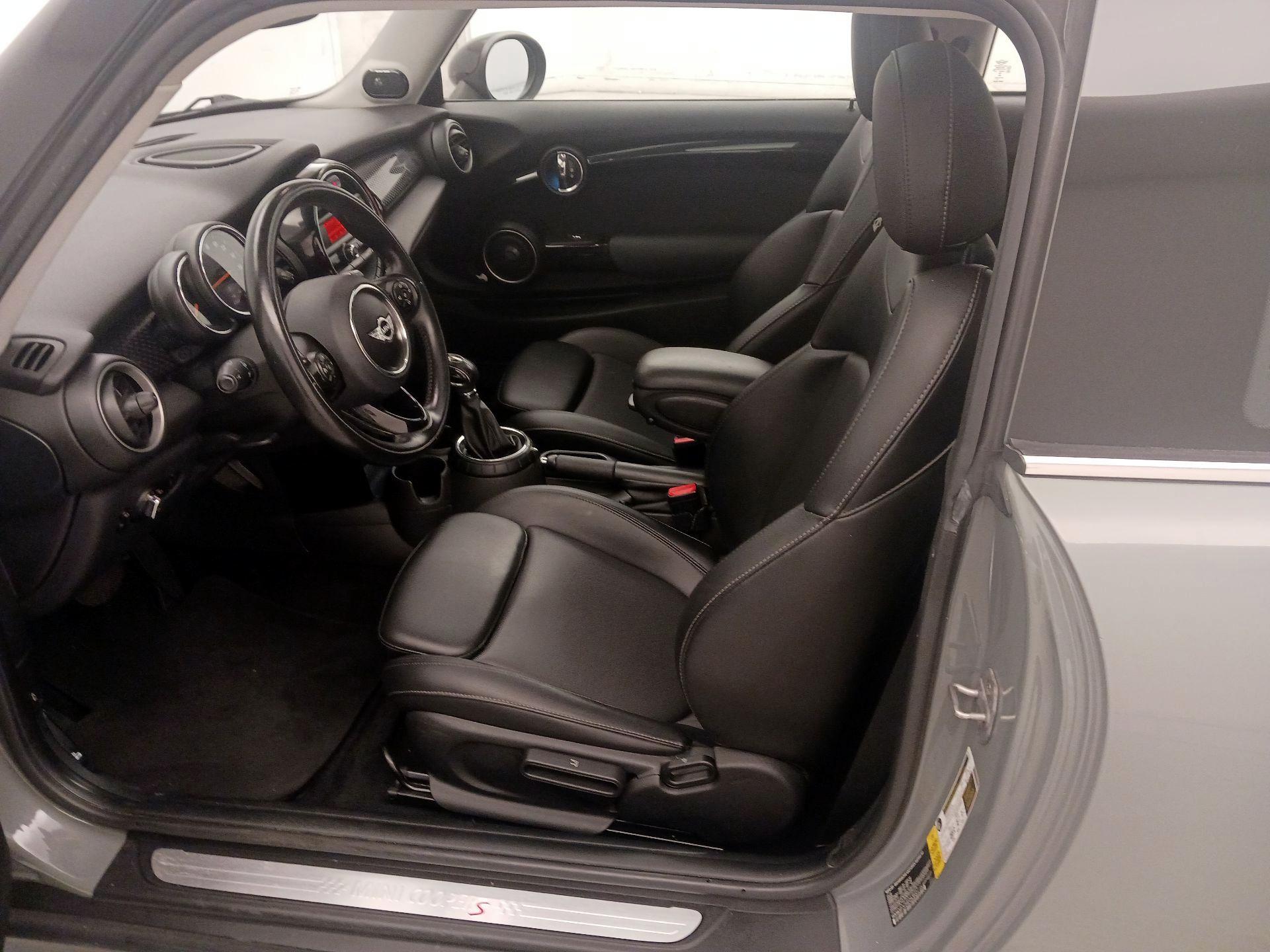 Thumbnail: 2015 MINI Cooper Hardtop - 11