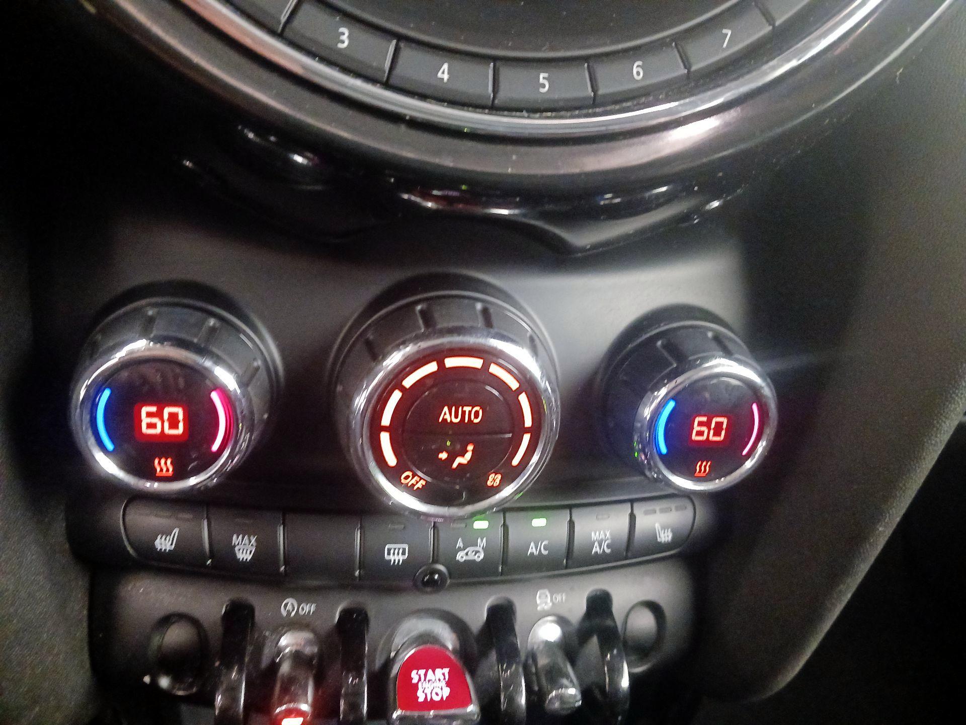 Thumbnail: 2015 MINI Cooper Hardtop - 15