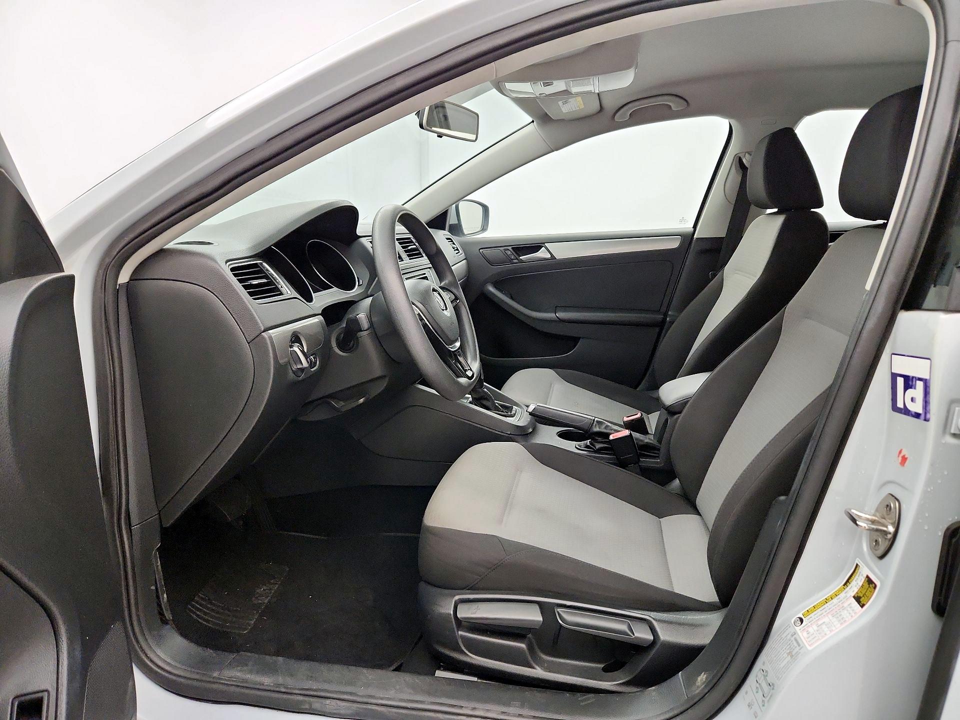 Thumbnail: 2017 Volkswagen Jetta - 11