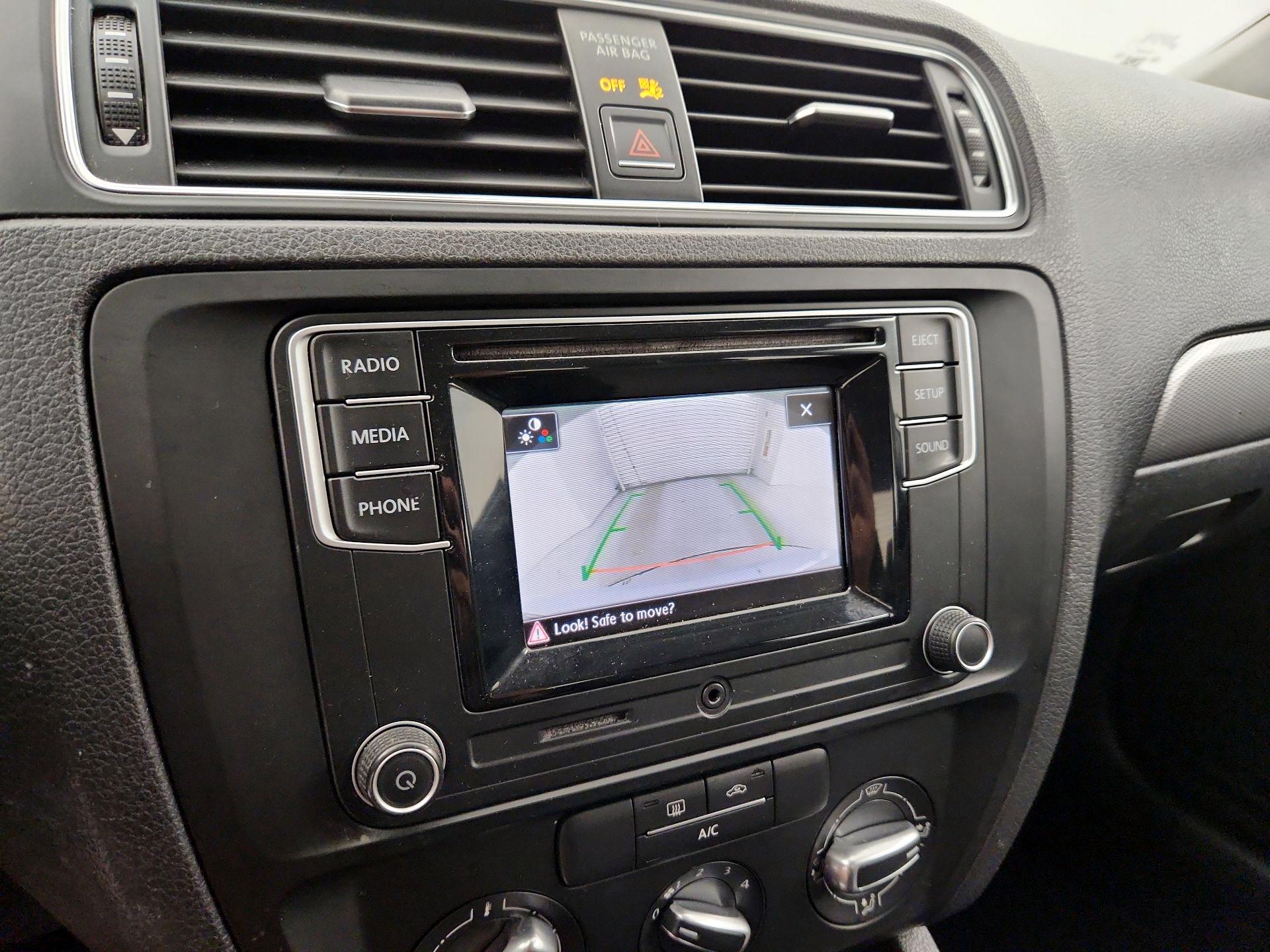 Thumbnail: 2017 Volkswagen Jetta - 14