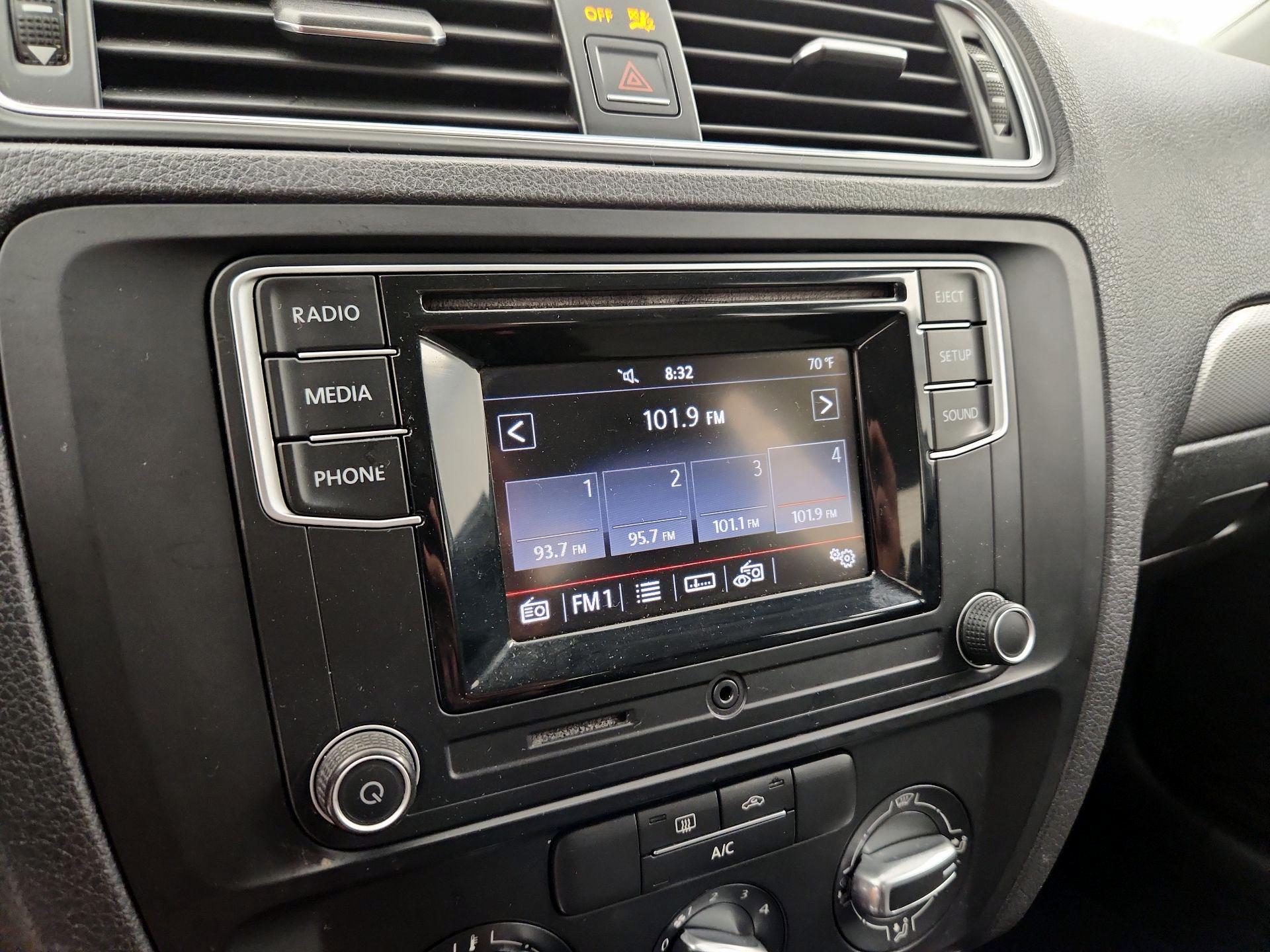 Thumbnail: 2017 Volkswagen Jetta - 15