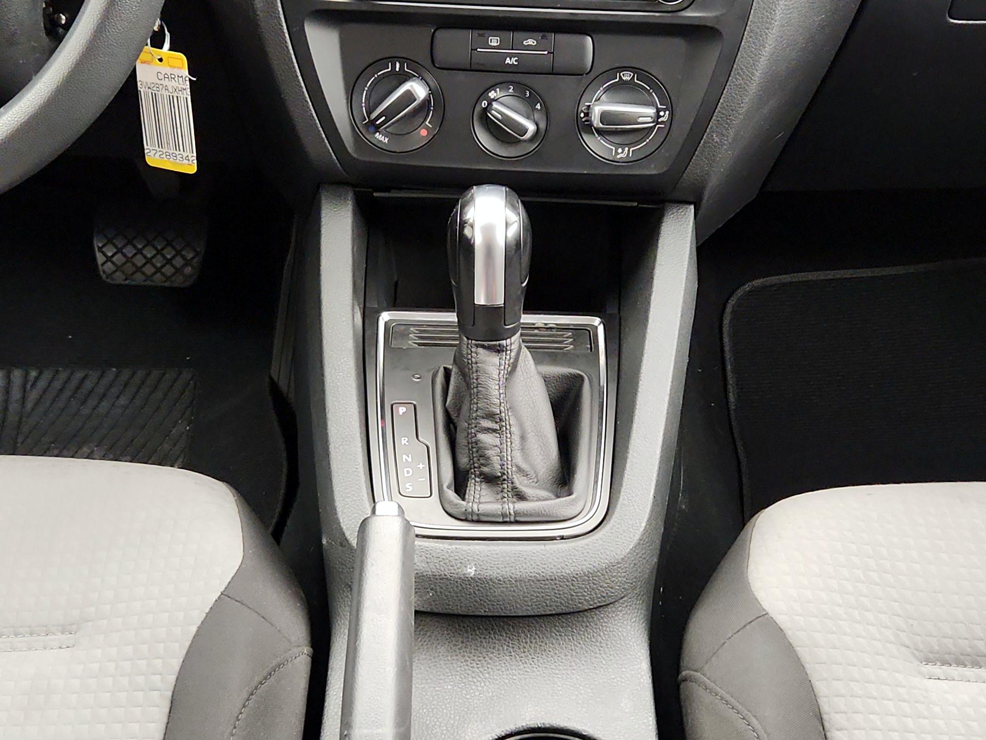 Thumbnail: 2017 Volkswagen Jetta - 17