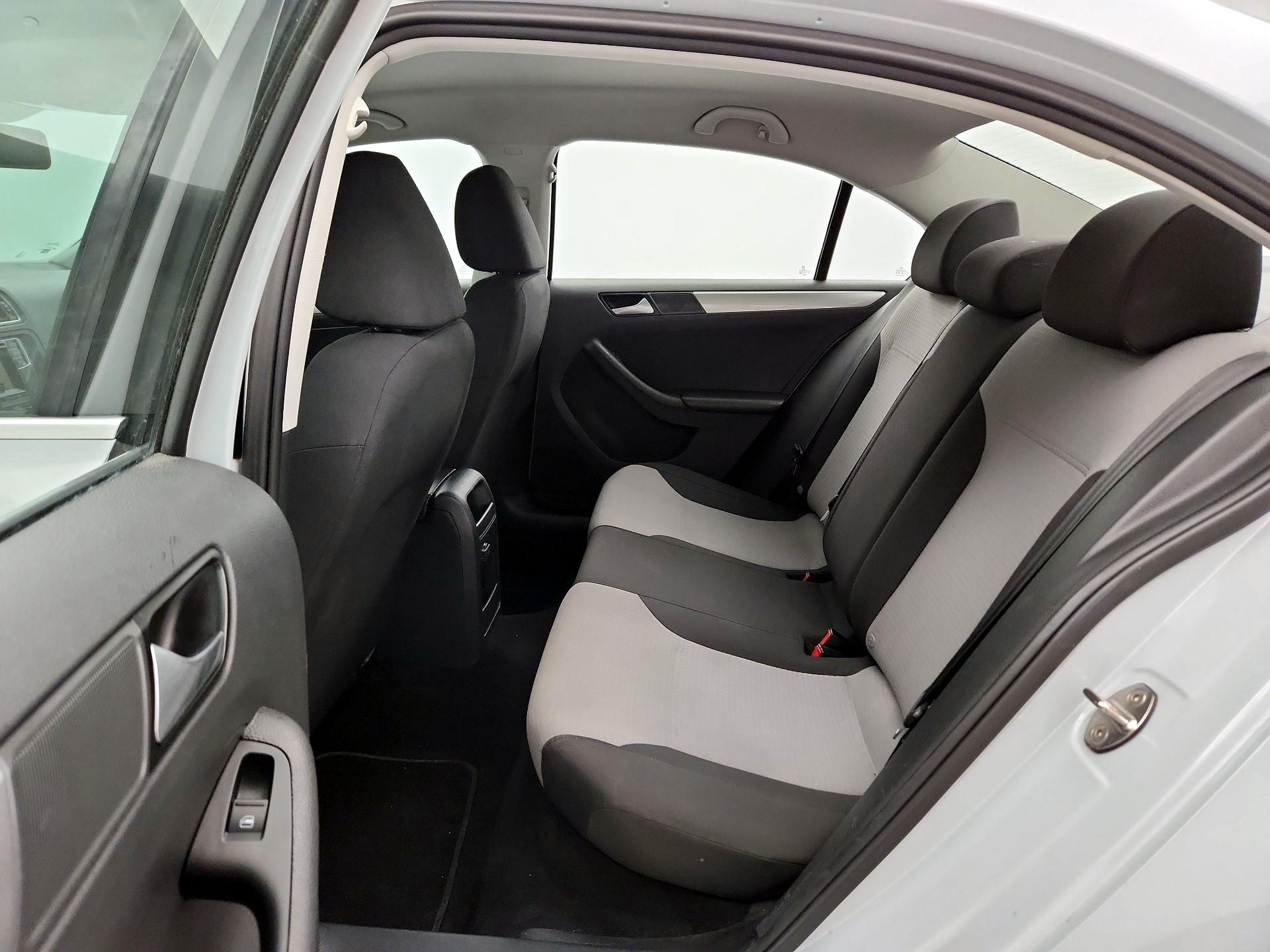 Thumbnail: 2017 Volkswagen Jetta - 19