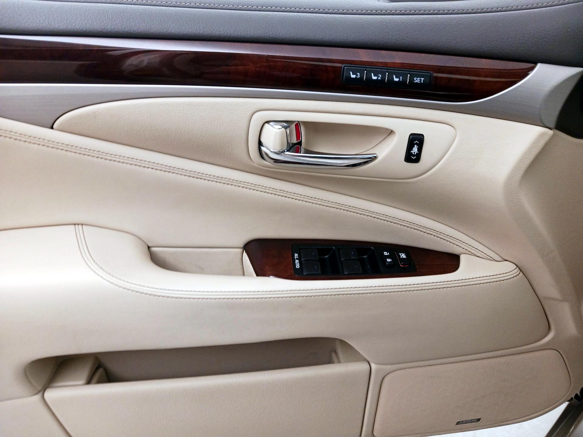 Thumbnail: 2014 Lexus LS - 12