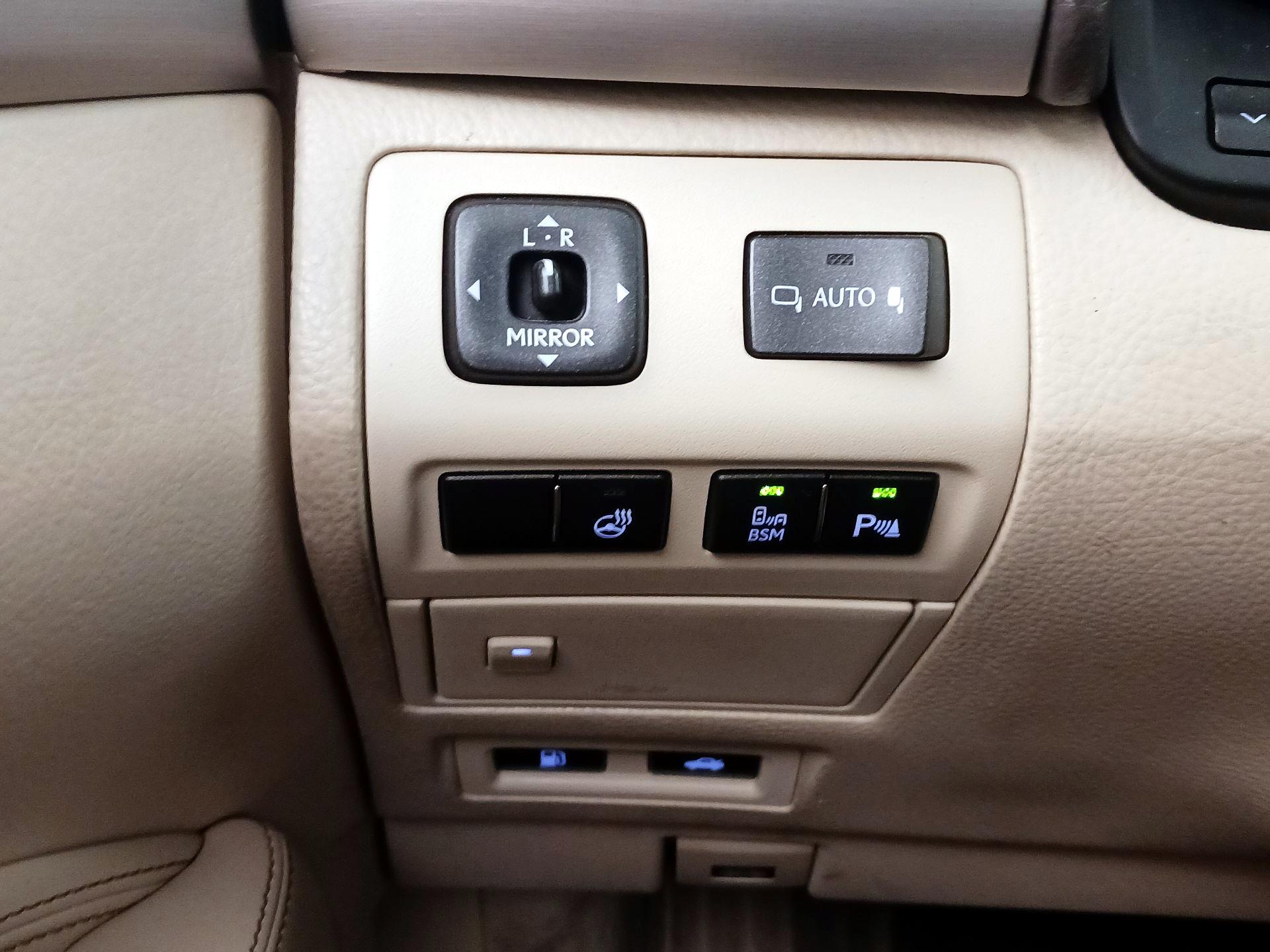 Thumbnail: 2014 Lexus LS - 13