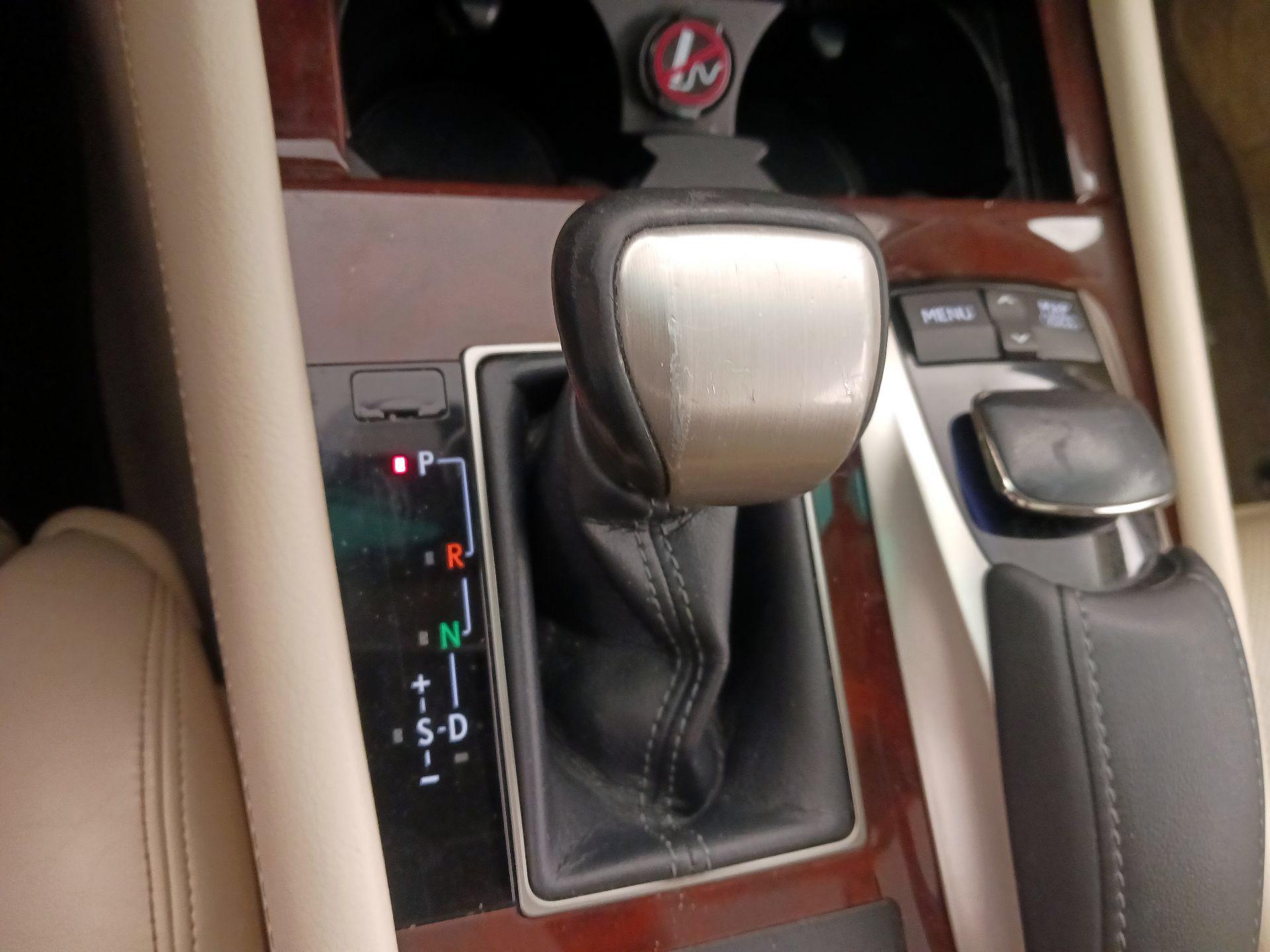 Thumbnail: 2014 Lexus LS - 18